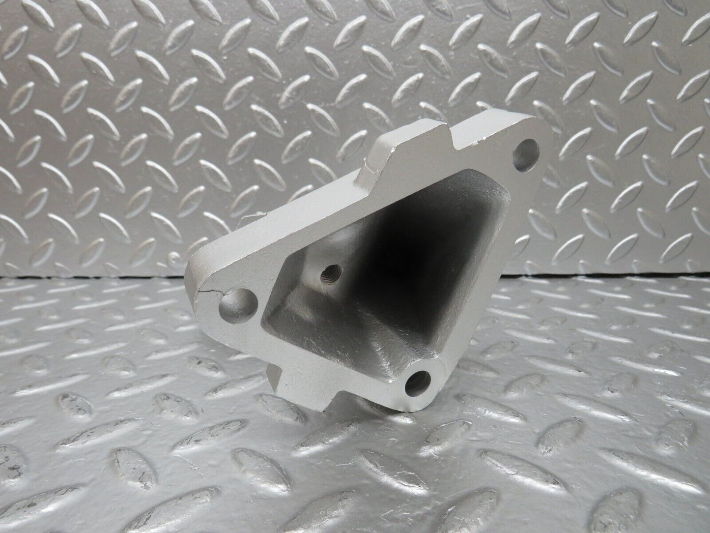 25488 Mercedes-Benz W123 200 Engine Mount Bracket Left Side 1022230504