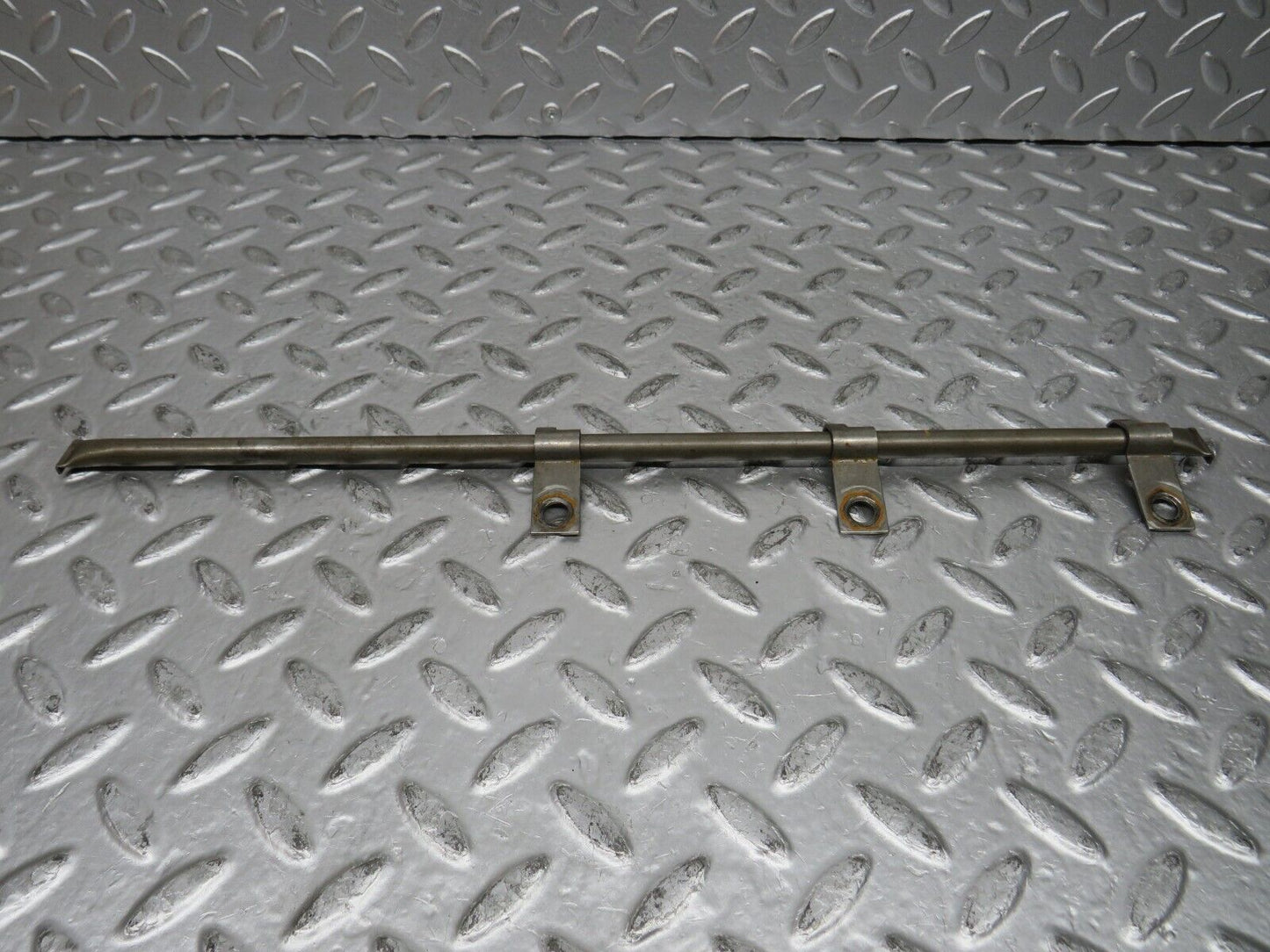 29941 Mercedes-Benz W123 230E Camshaft Oil Tube