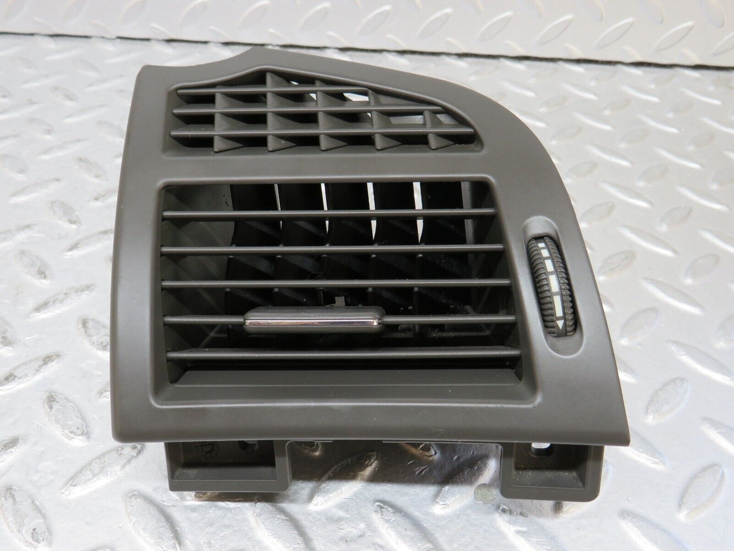 35192 Mercedes-Benz W221 Dash Air Vent Left Side 2218300154