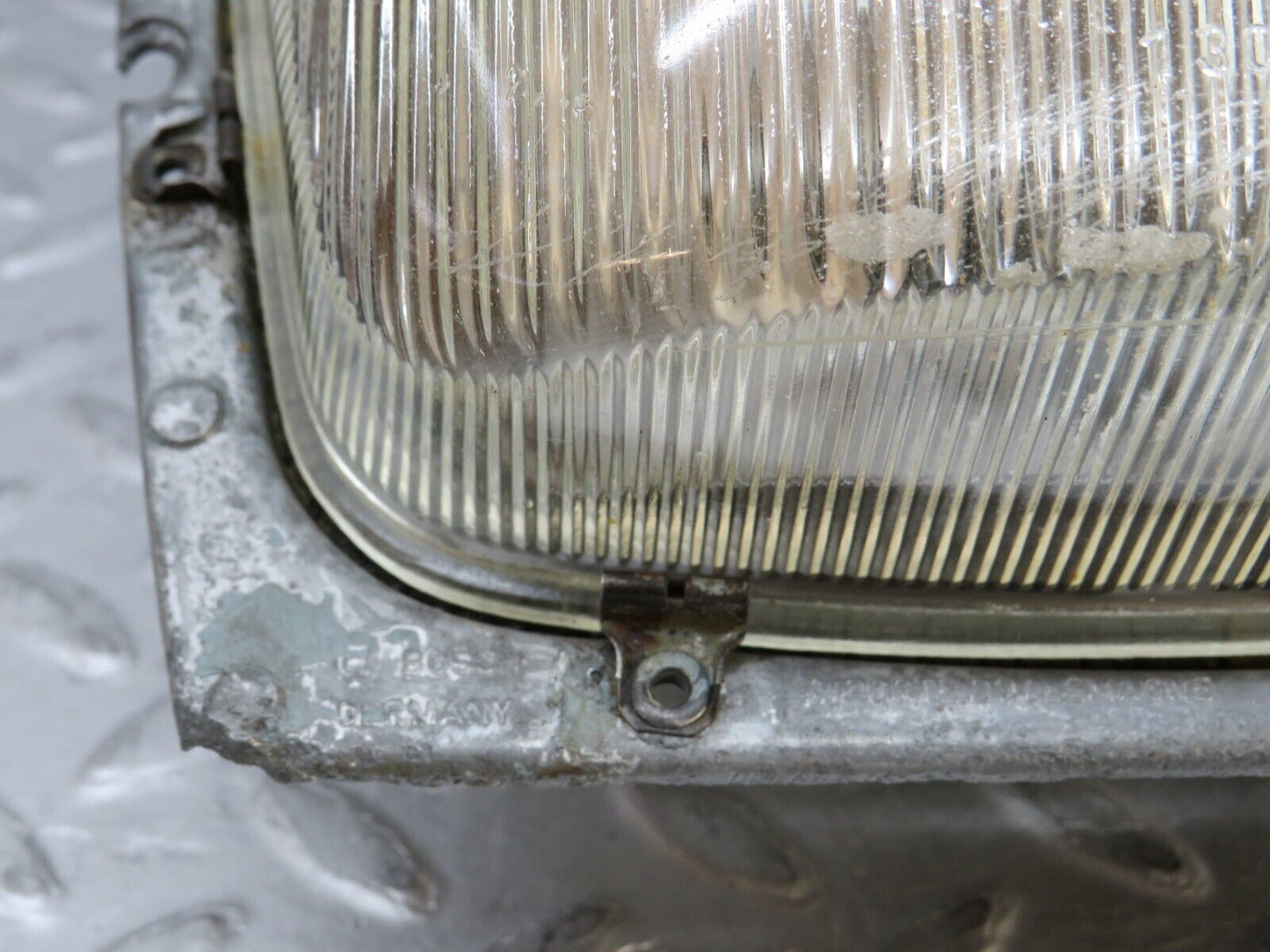 35864 Mercedes-Benz W108 Headlight Bosch 1305630023