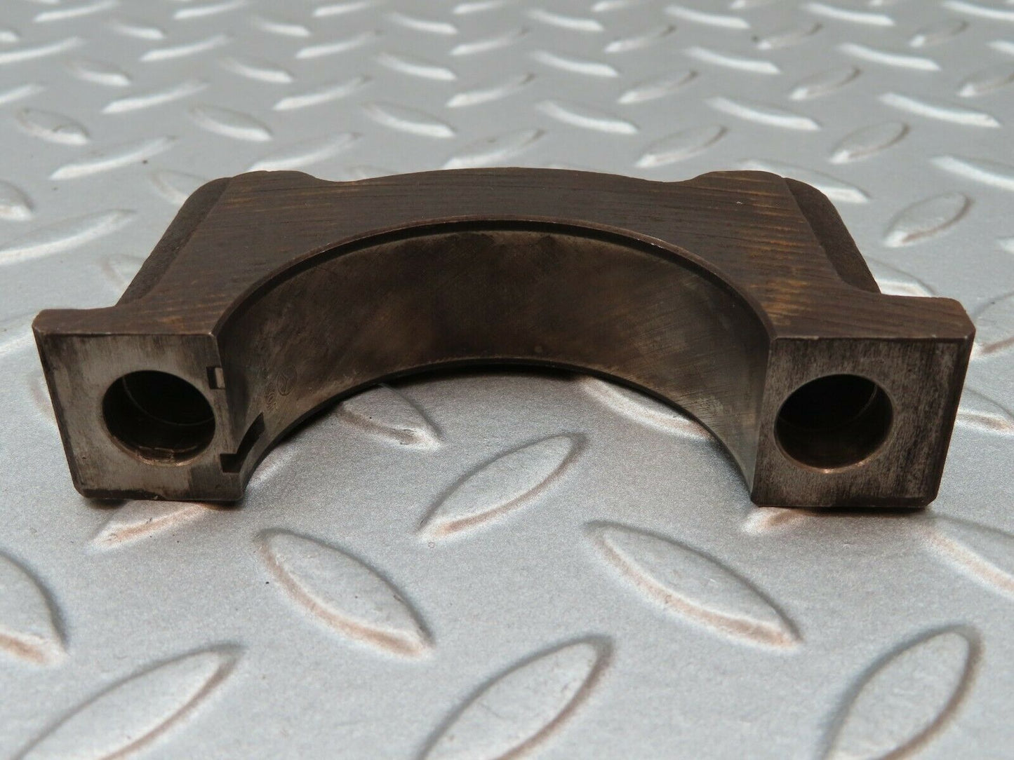 3955 Mercedes-Benz S123 200T Wagon Crankshaft Bearing Holder Block 1020011