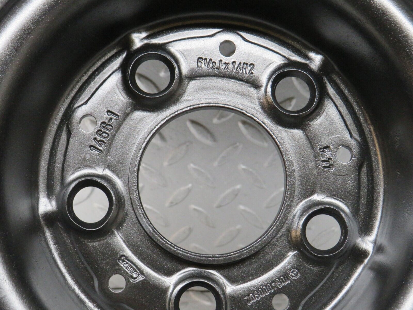 37729 Mercedes-Benz W109 300SEL Steel Wheel 6.5Jx14H2 1084000802