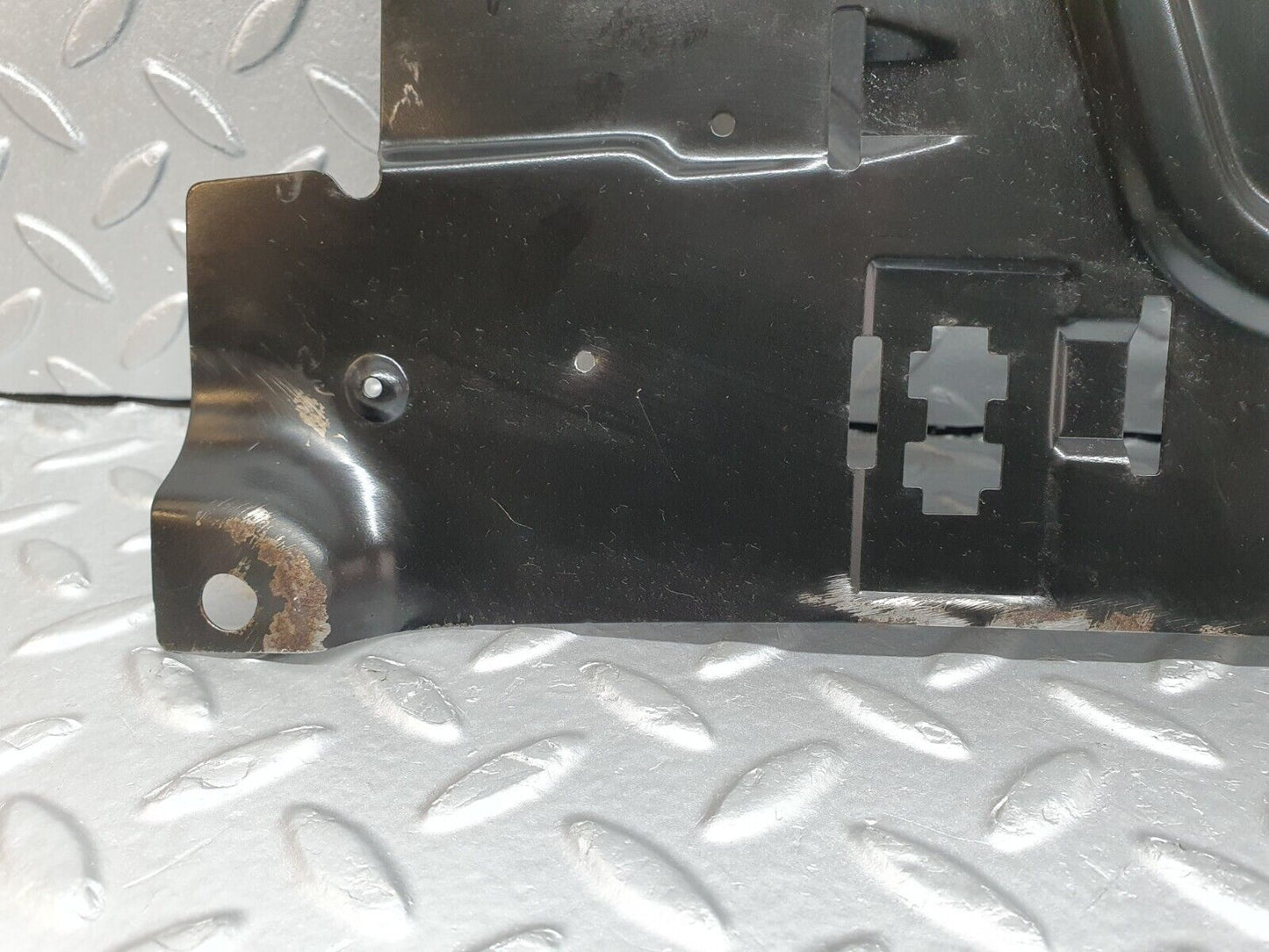 41186 Mercedes-Benz W126 300SE Left Footwell Relay Holder Bracket