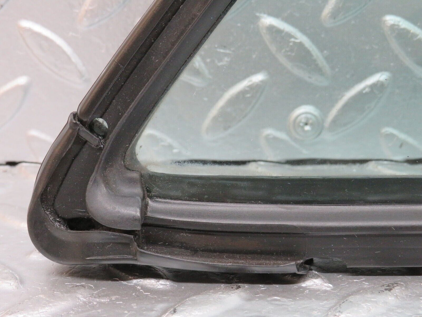 33827 Mercedes-Benz W201 190E Rear Right Quarter Window Glass 2017350624