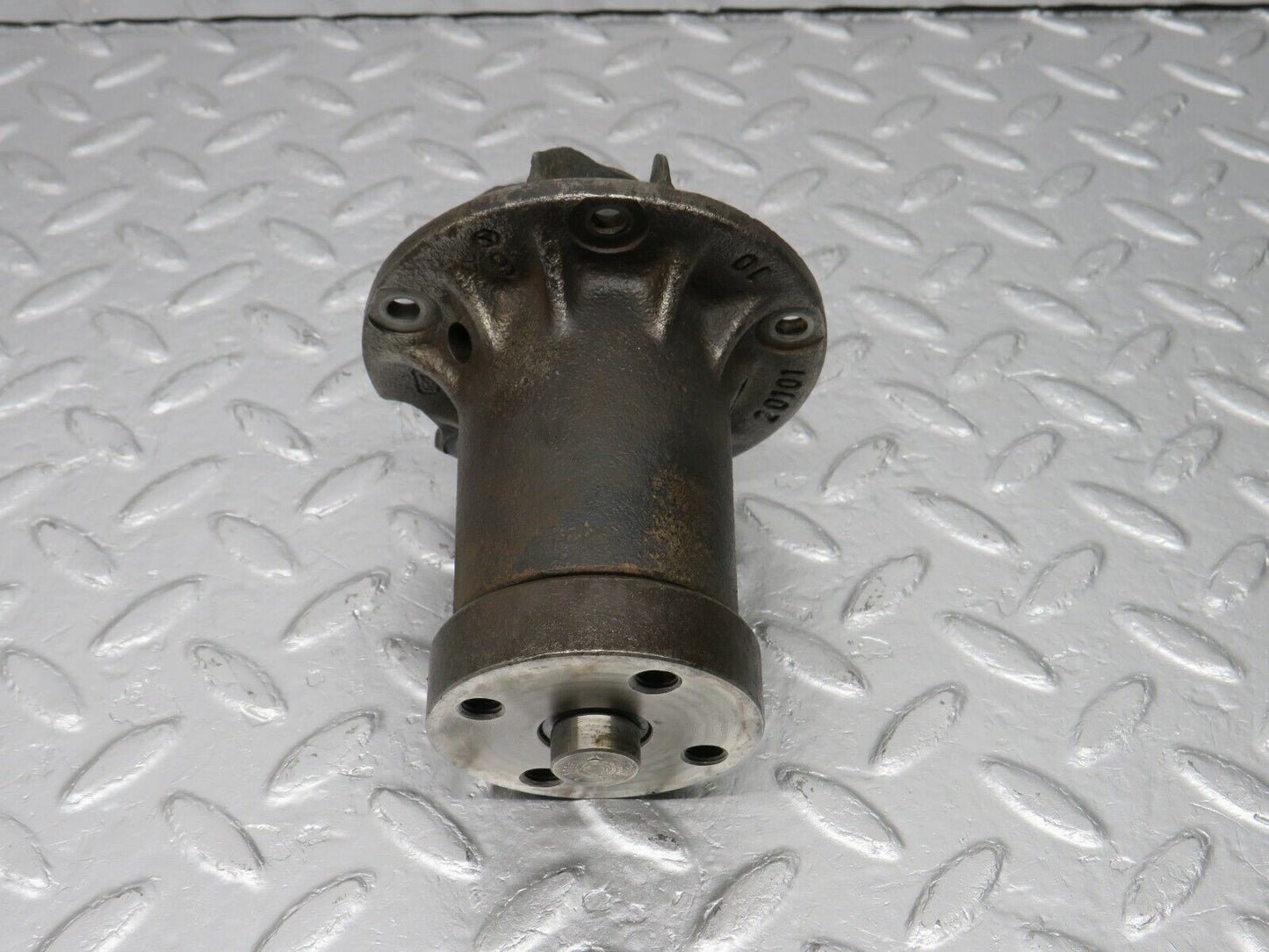 40702 Mercedes-Benz W123 300D Water Pump 1102010110