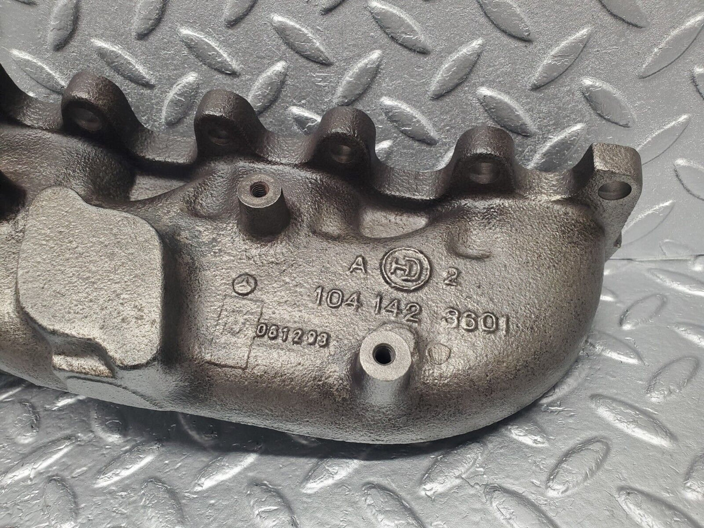 46219 Mercedes-Benz W124 280E Exhaust Manifold Cylinder 4-6 1041423601