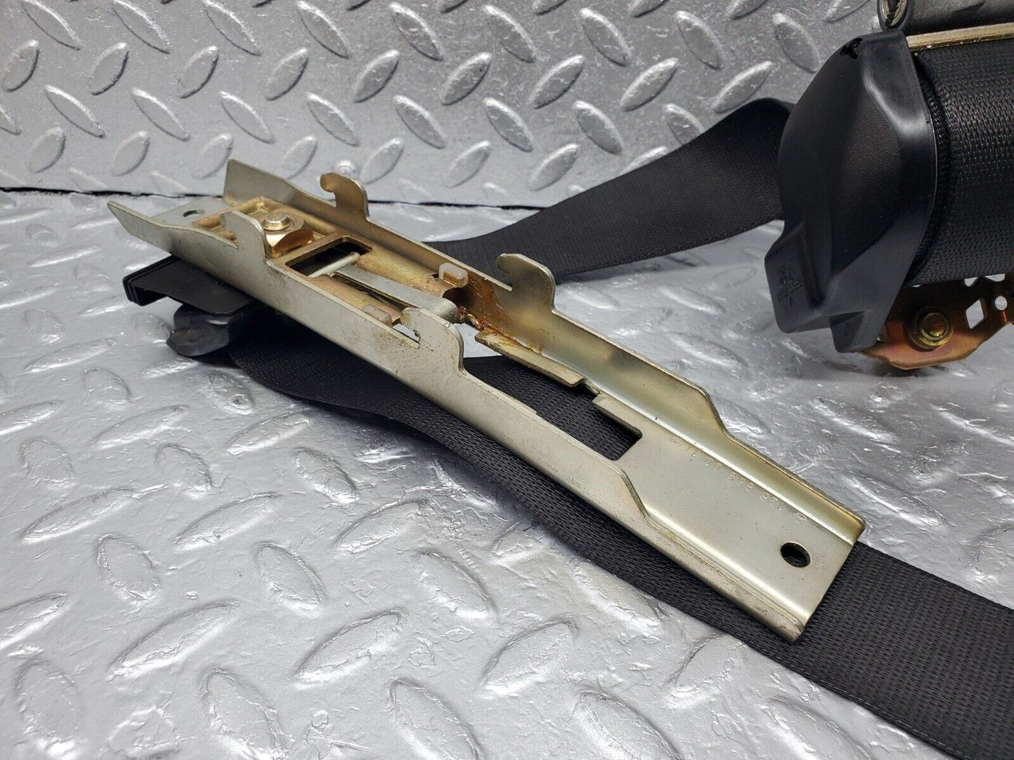 45864 Mercedes-Benz W126 420SE Front Left Seat Belt With Buckle 1268603986 1268680011 1268604096