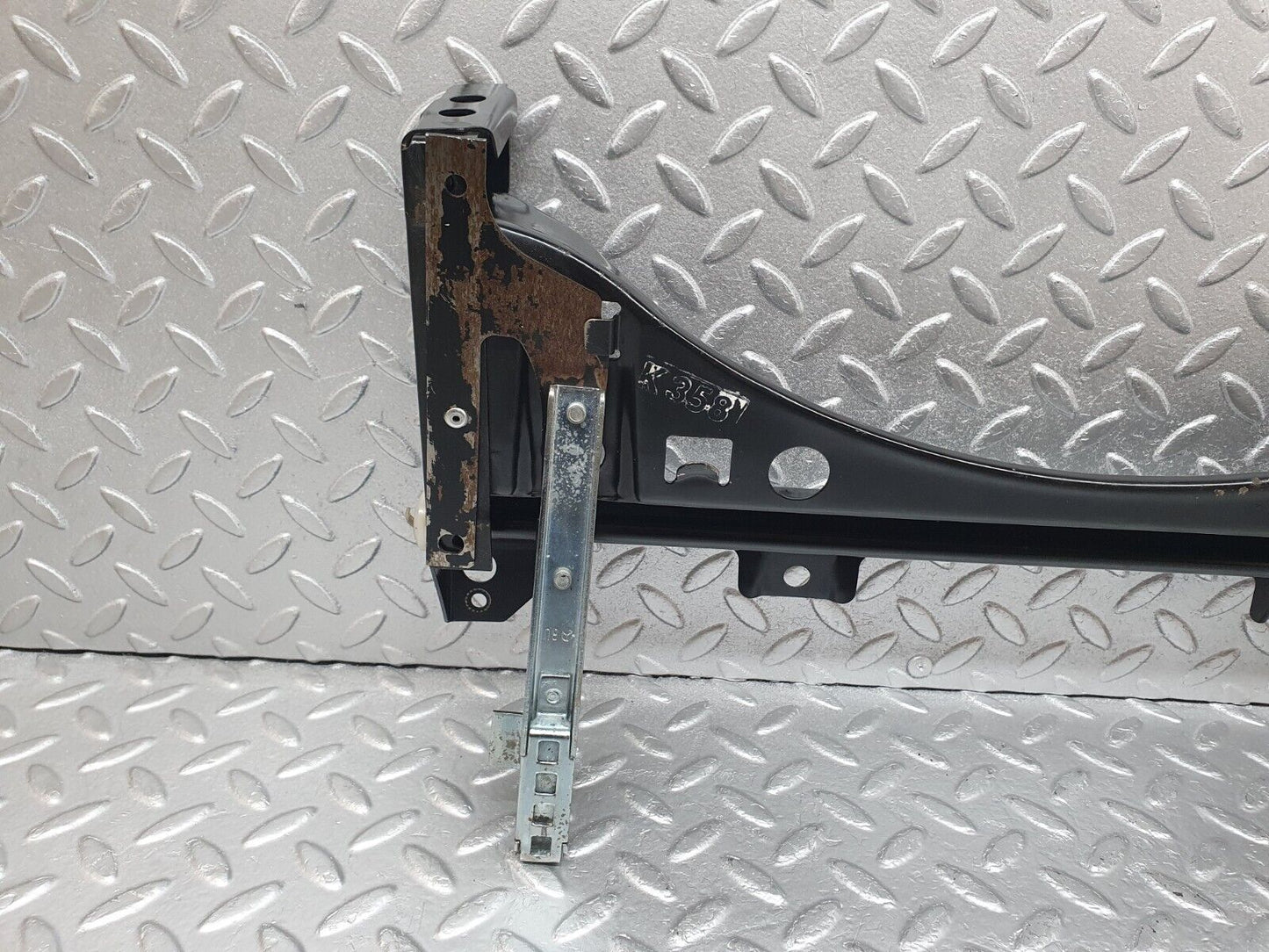 43948 Mercedes-Benz C123 230CE Coupe Front Right Seat Sliding Mechanism