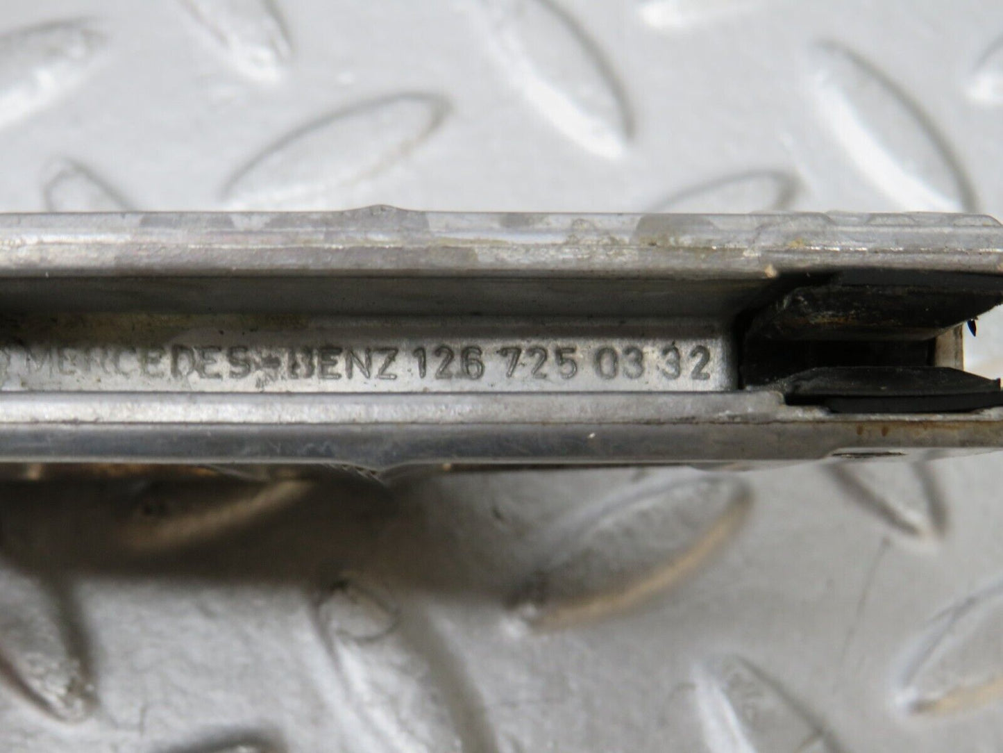 36887 Mercedes-Benz C126 420SEC Coupe Door Window Guide Bracket 1267250332