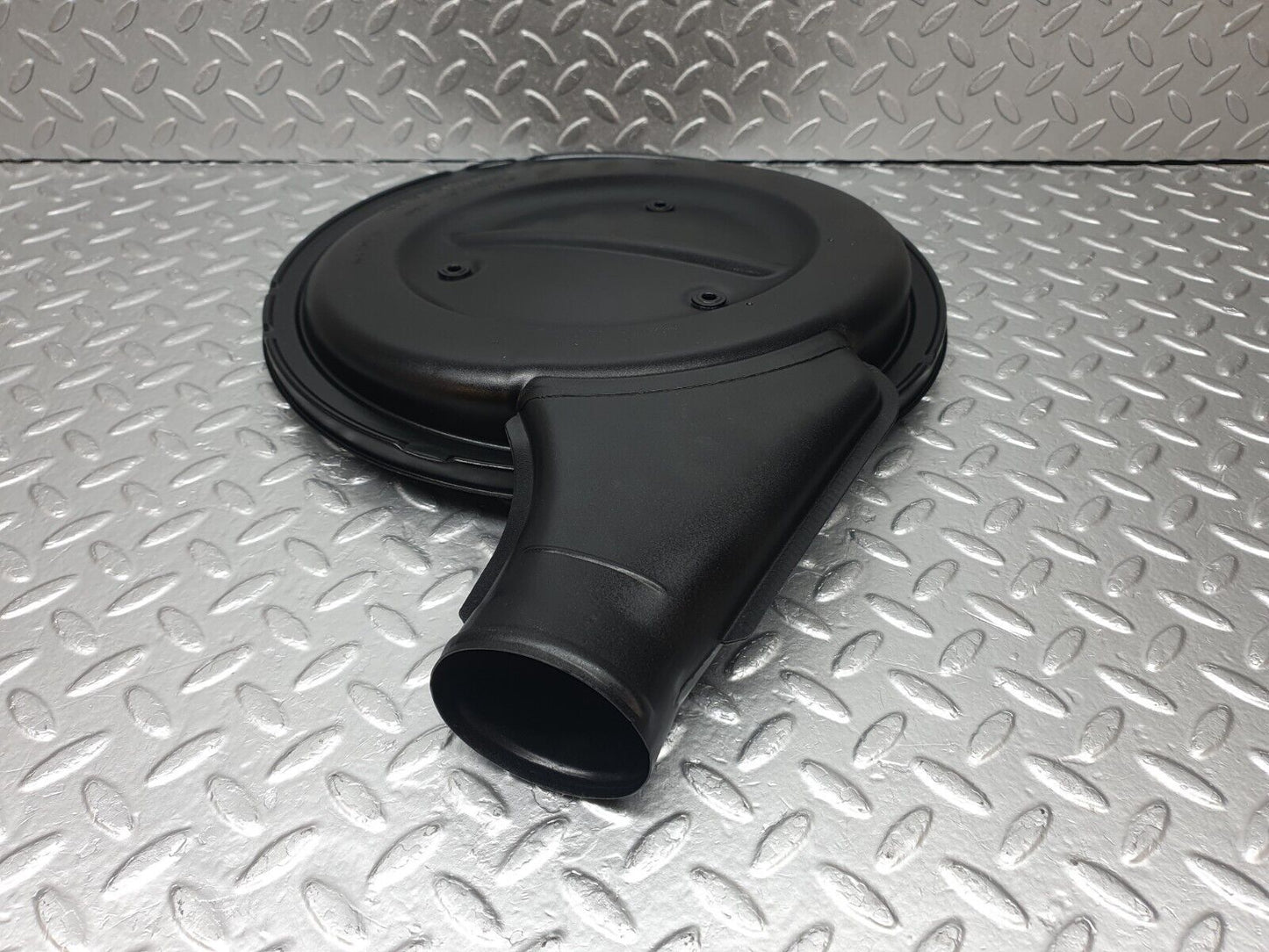 42818 Mercedes-Benz W201 190 2.0L Air Filter Box Housing Cap 0120942402