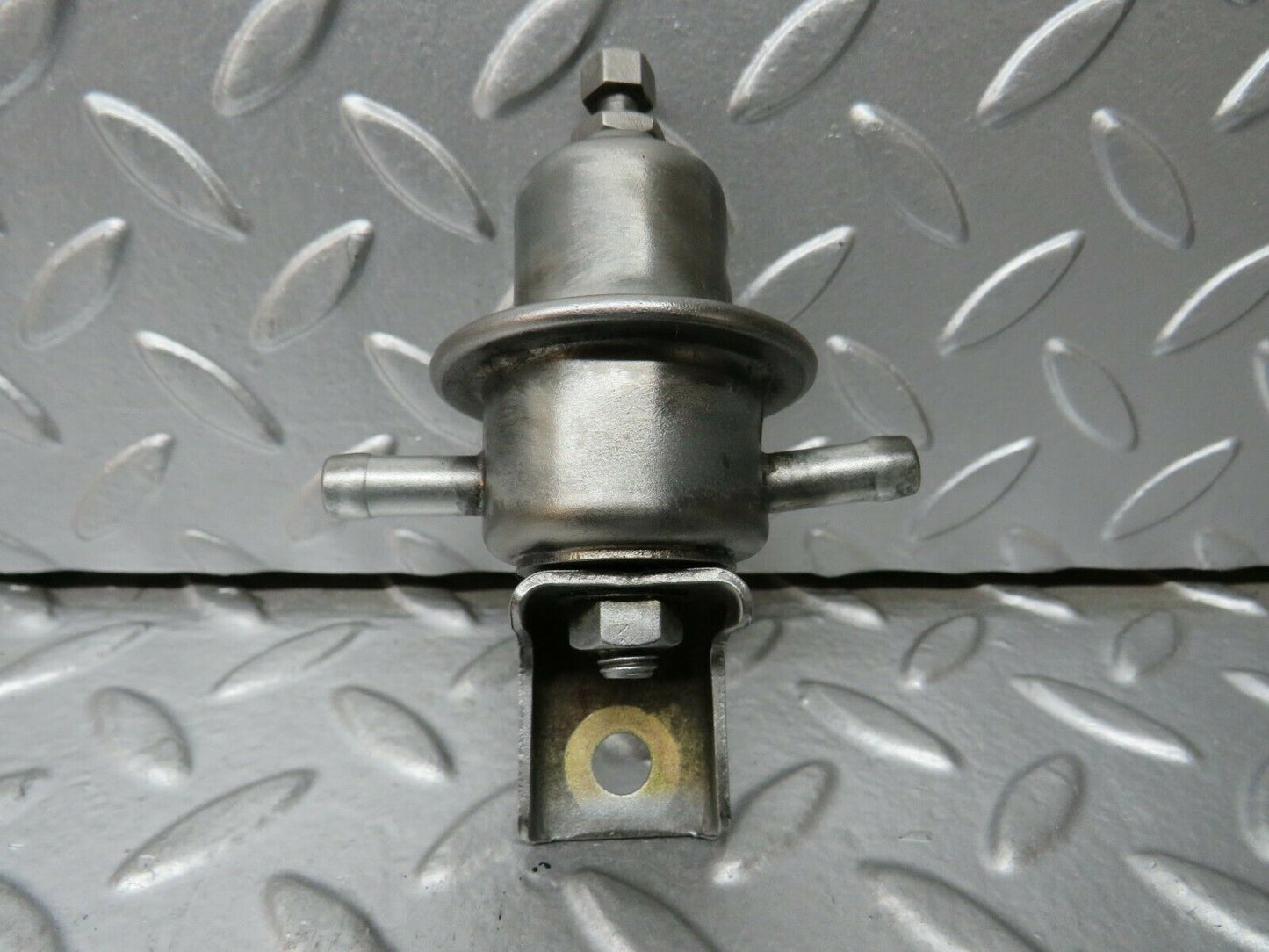 23524 Mercedes-Benz W114 280E Fuel Pressure Regulator Bosch 0280161001