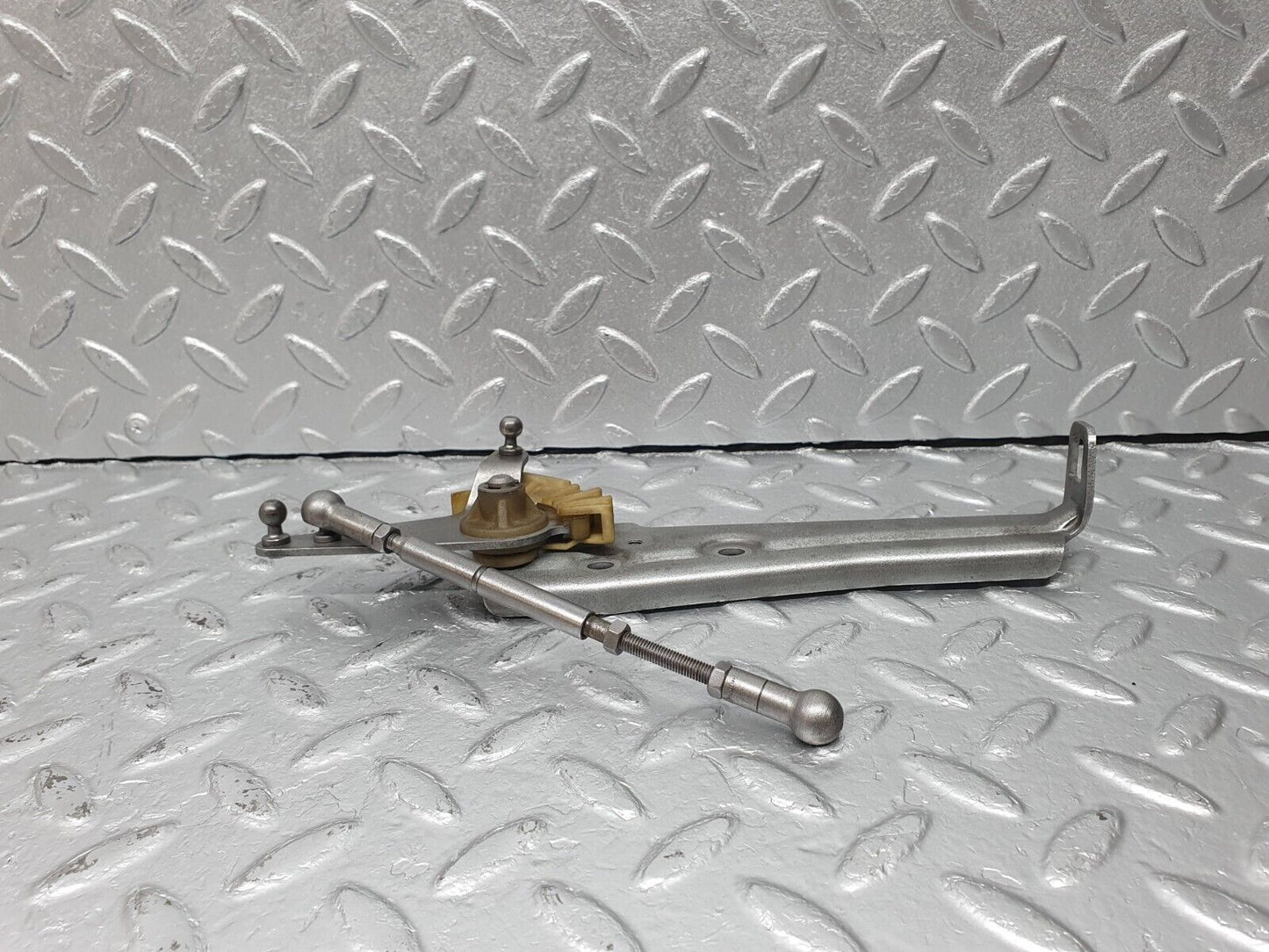 40746 Mercedes-Benz W123 300D Throttle Linkage