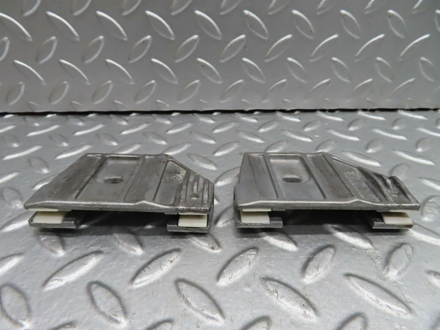 19349 Mercedes-Benz C140 CL420 Coupe Door Window Guide Bracket Pair 1247250332