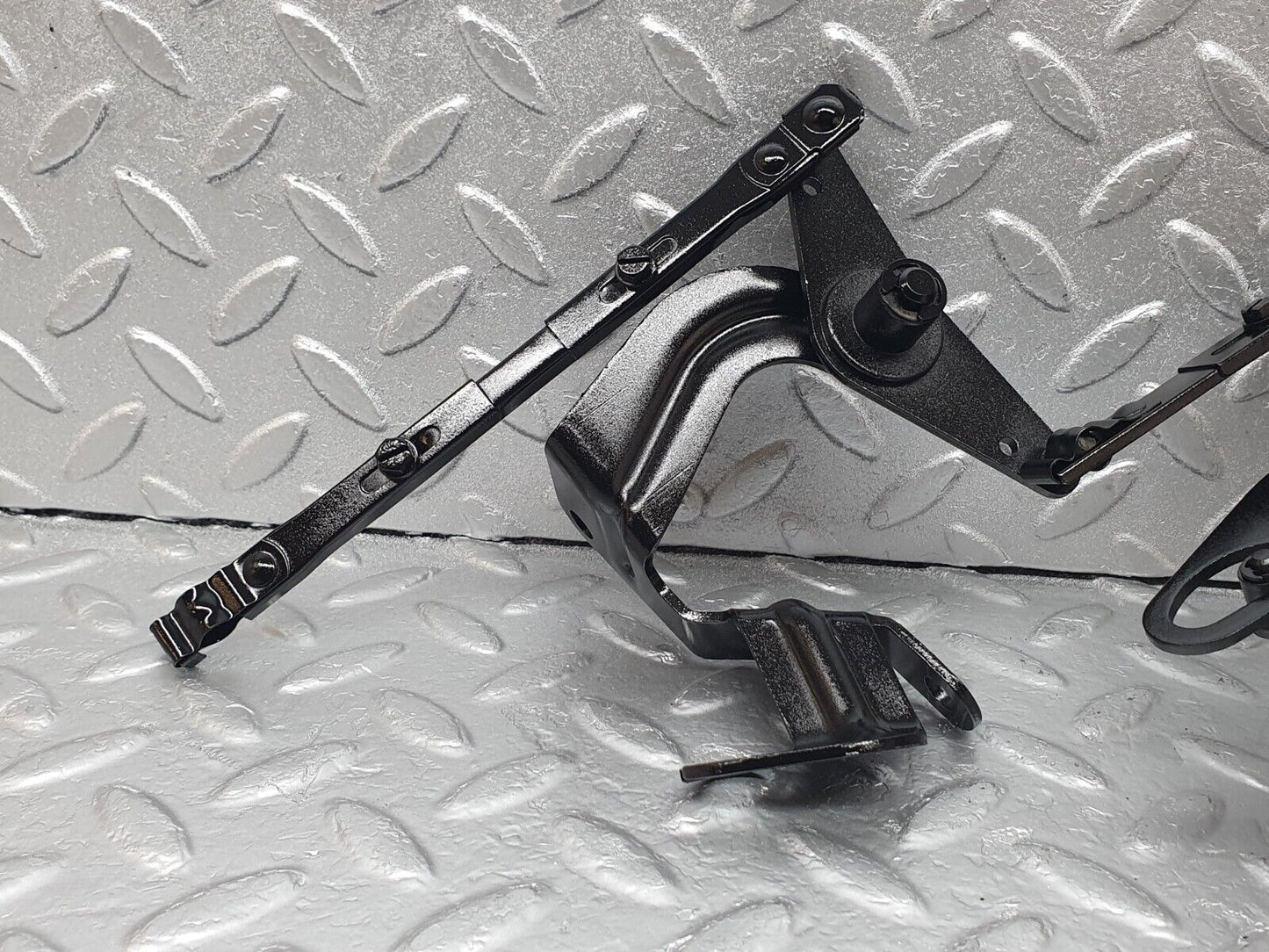 43568 Mercedes-Benz C126 380SEC Coupe Throttle Linkage