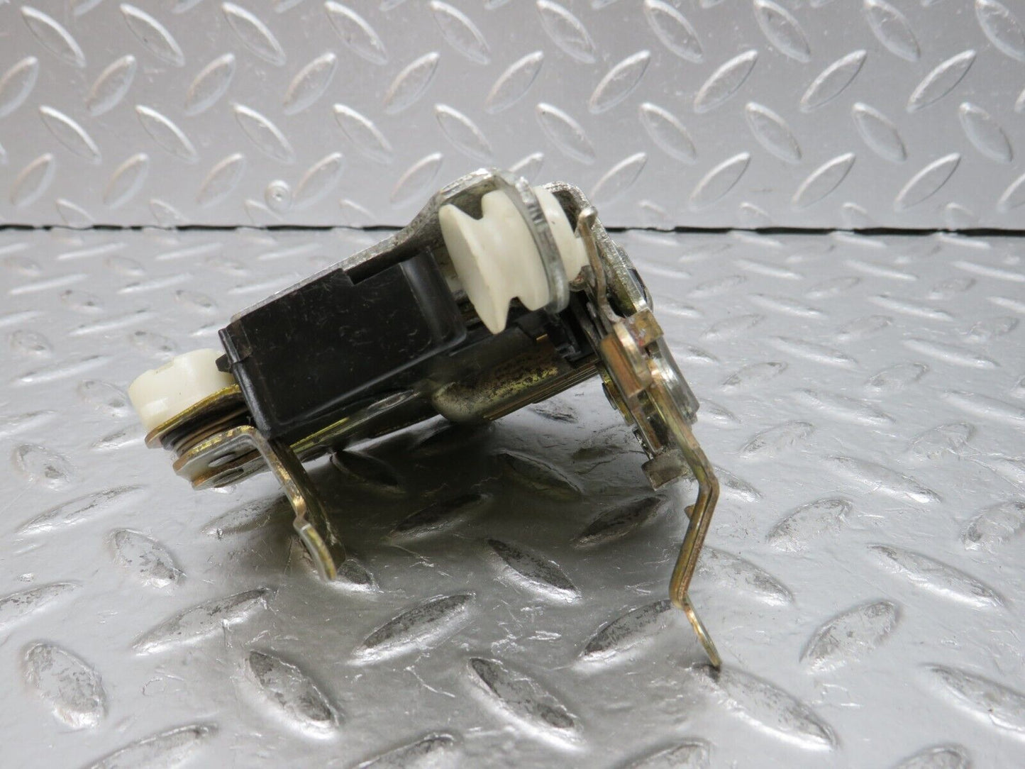 31794 Mercedes-Benz W201 190LE Front Right Door Lock Mechanism