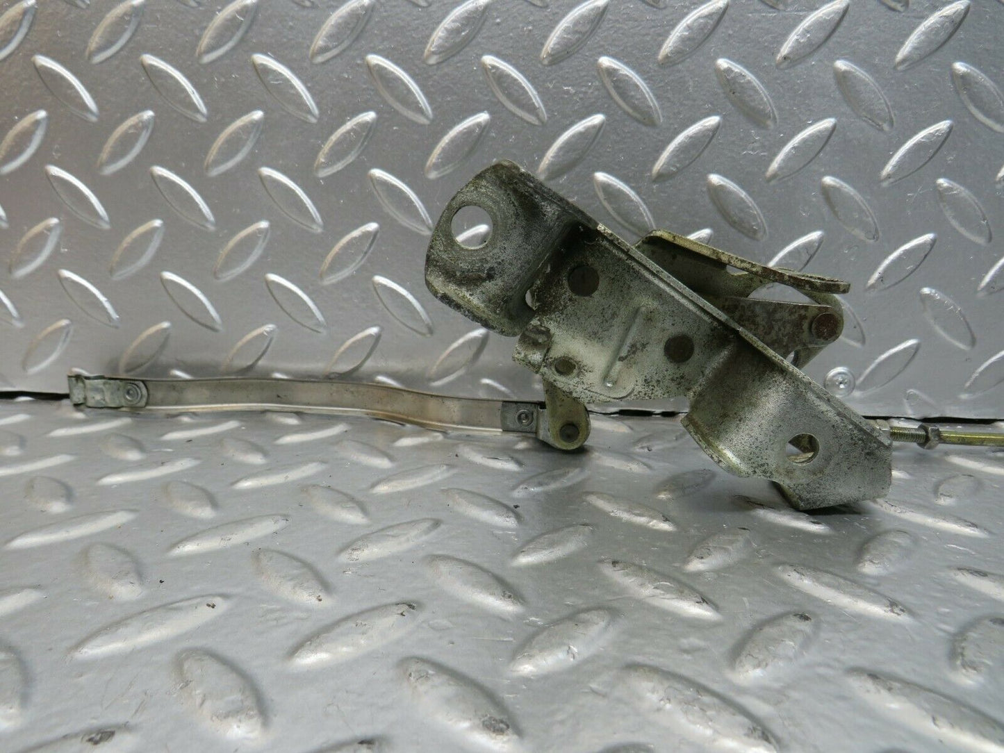 23402 Mercedes-Benz W116 350SE Throttle Linkage