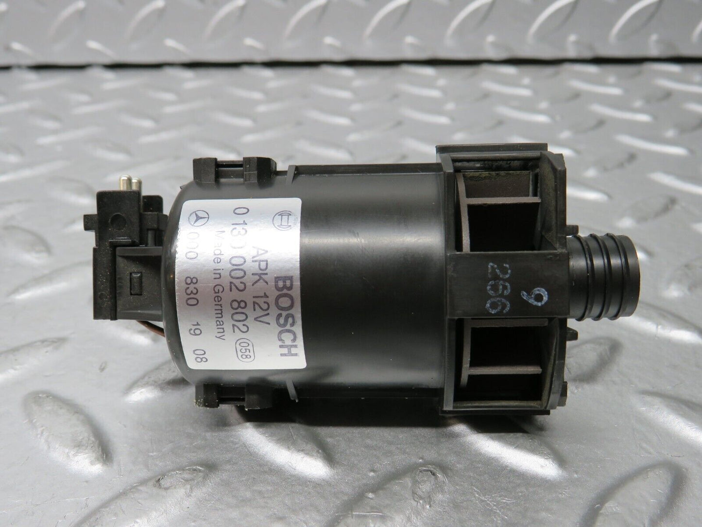 30300 Mercedes-Benz W124 230E Temperature Sensor 0008301908 0130002802