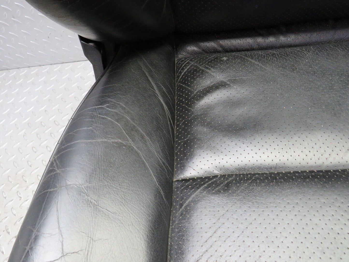 37883 Mercedes-Benz A124 320E Cabriolet Front Right Electric & Heated Seat Leather Black