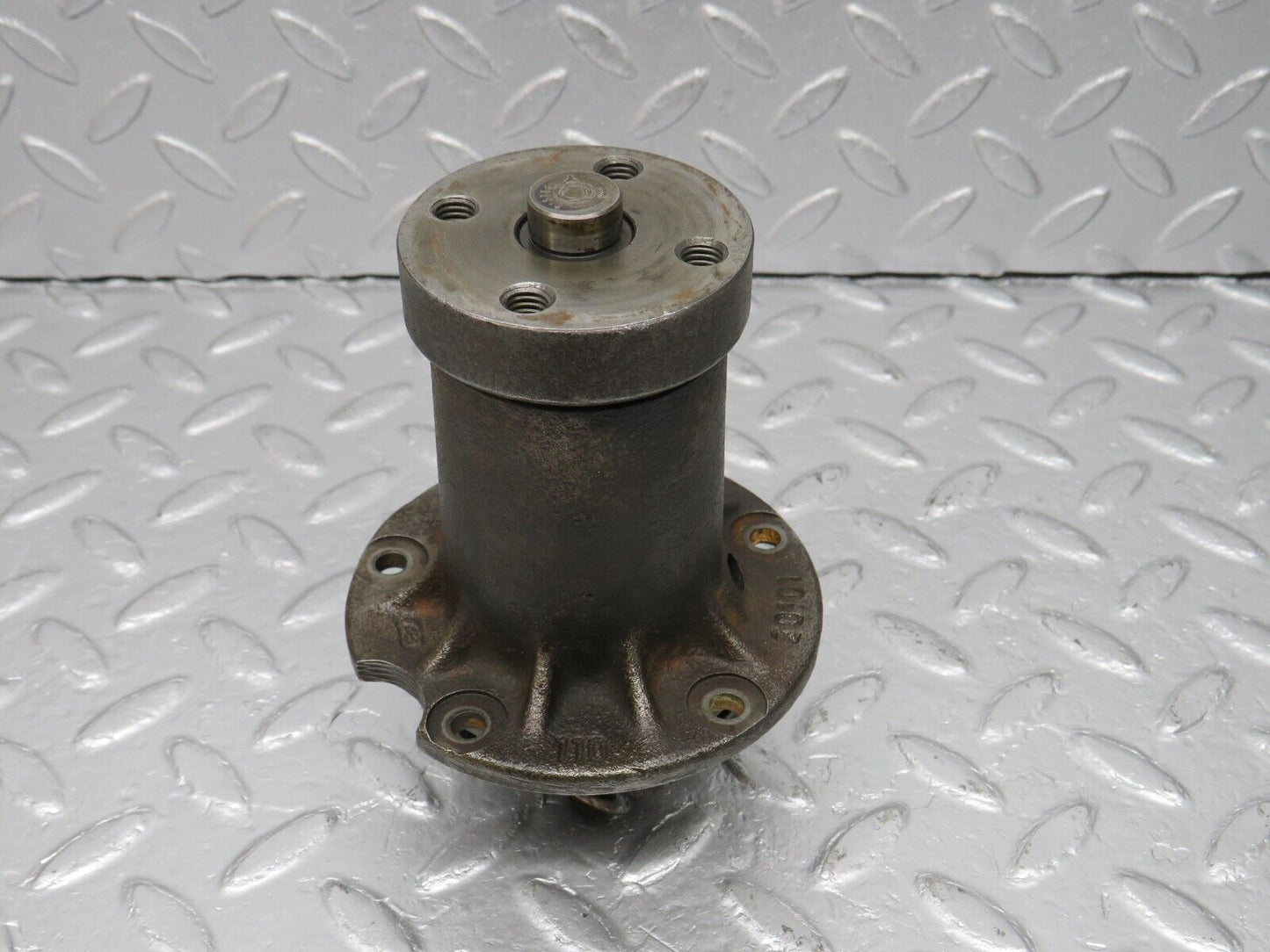 40702 Mercedes-Benz W123 300D Water Pump 1102010110