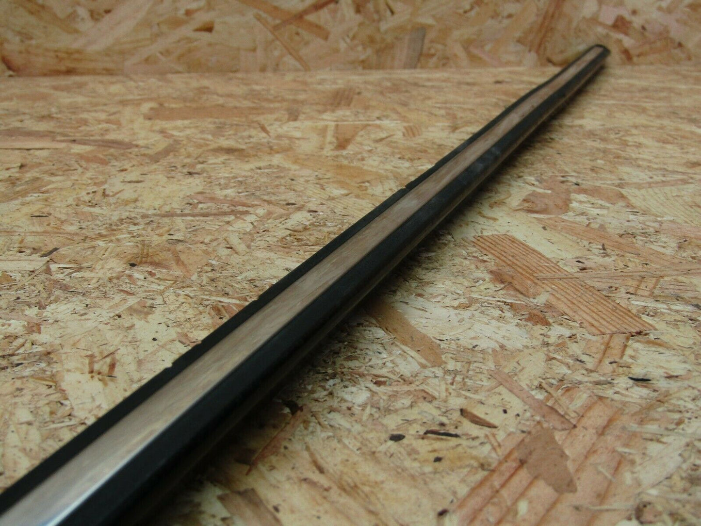 2173 Mercedes-Benz W123 230E Front Left Door Centre Moulding Trim