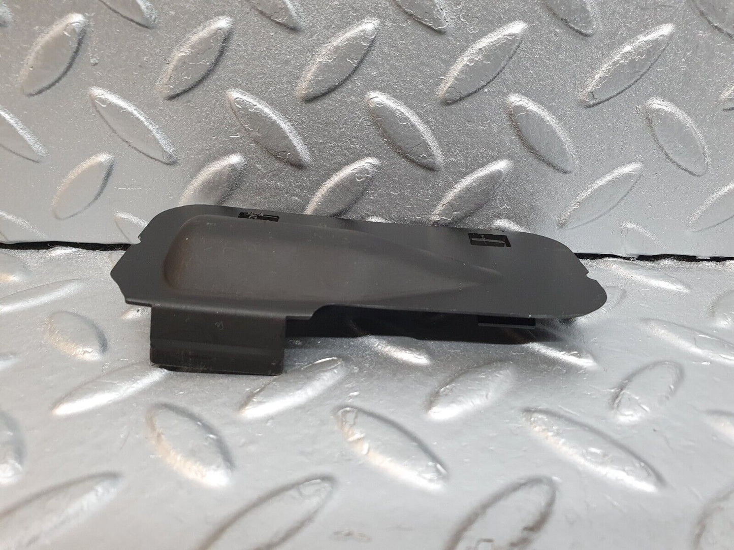 41975 Mercedes-Benz W202 C200 Windscreen Washer Nozzle Cover Trim 2028890025
