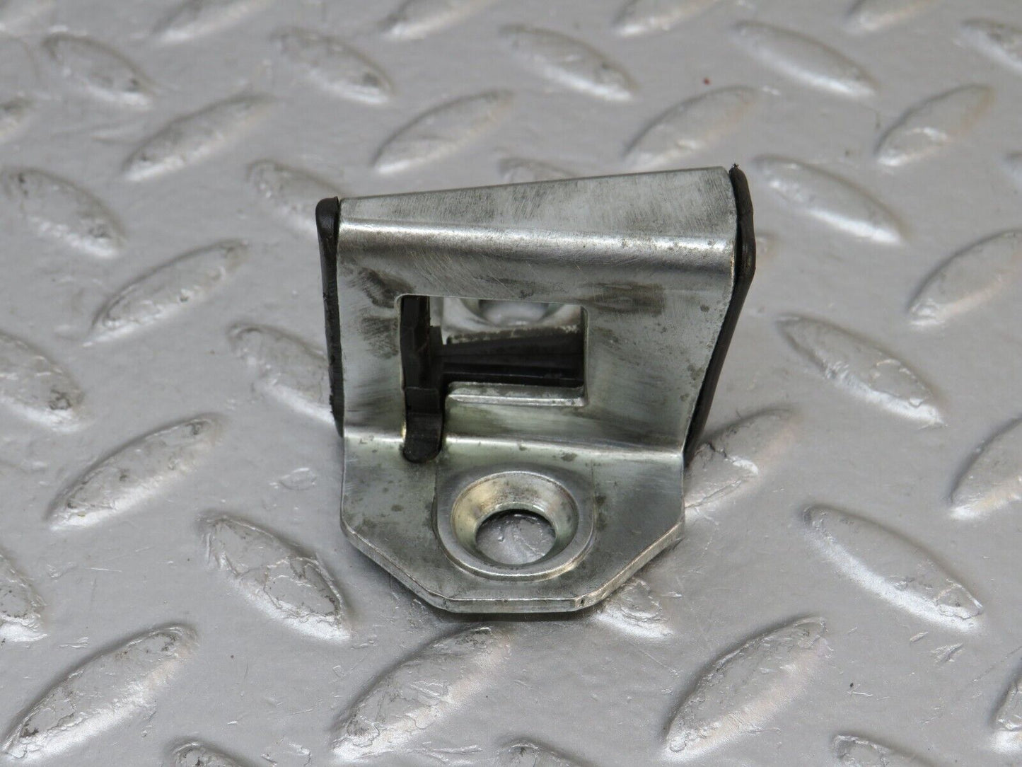 33375 Mercedes-Benz W202 C180 Door Lock Latch