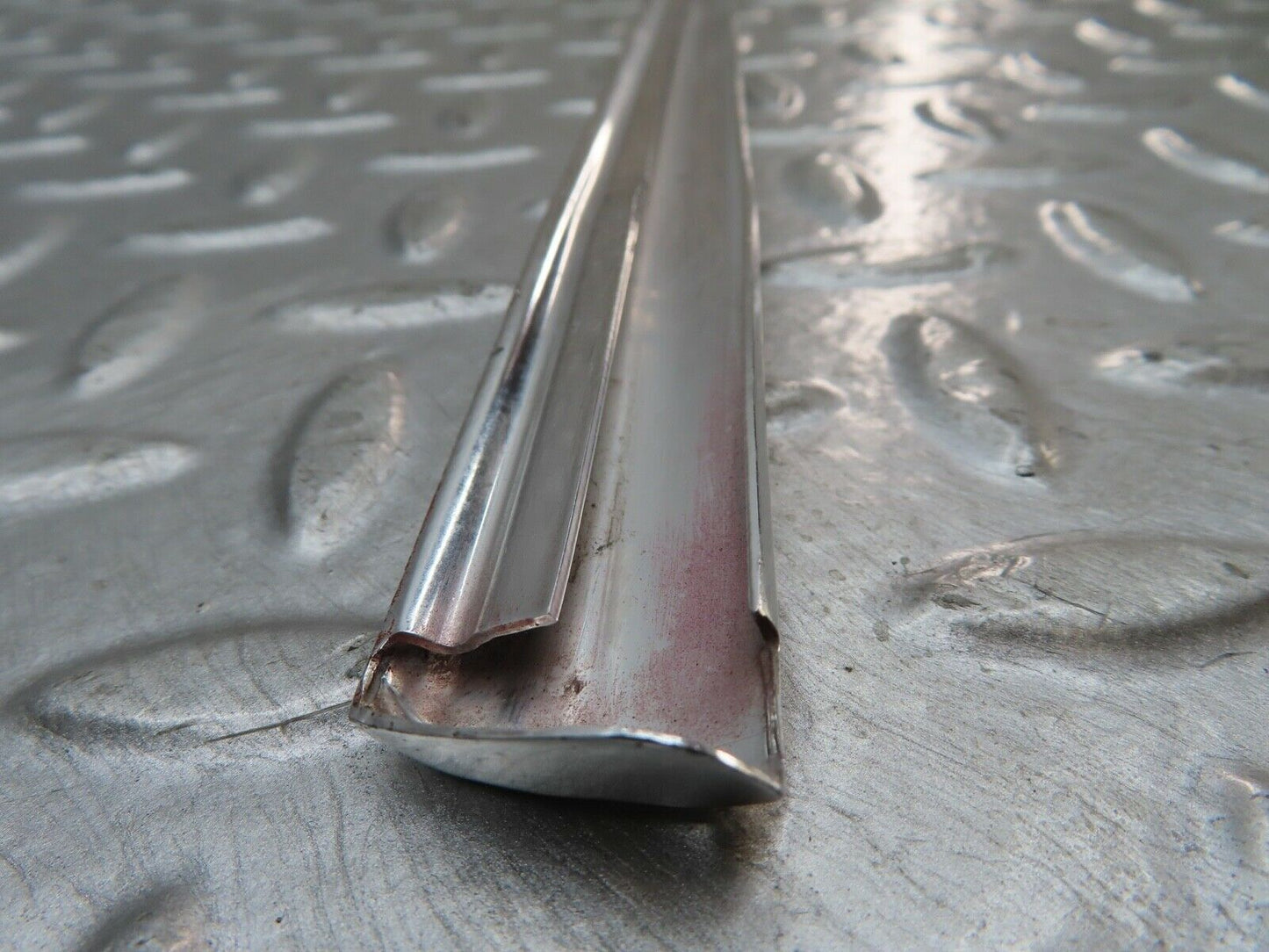 19126 Mercedes-Benz W123 300D Rear Left Door Chrome Moulding Trim