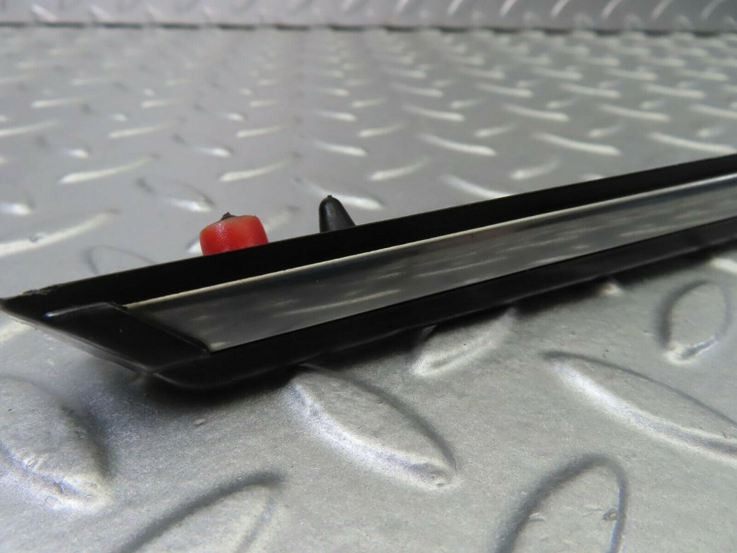10276 Mercedes-Benz W123 Rear Left Door Centre Moulding Trim