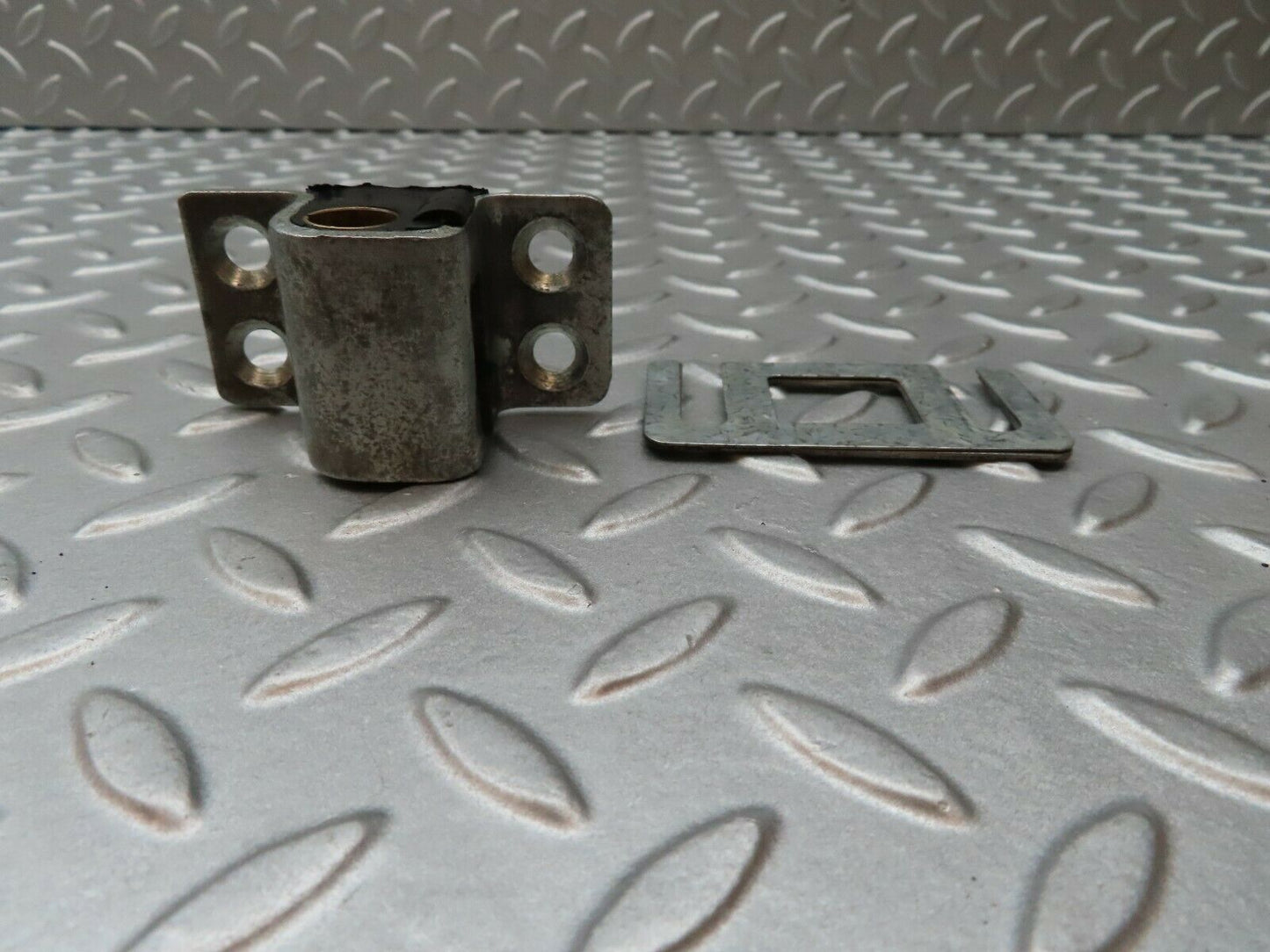 4489 Mercedes-Benz W123 230E Door Lock Latch Left Side