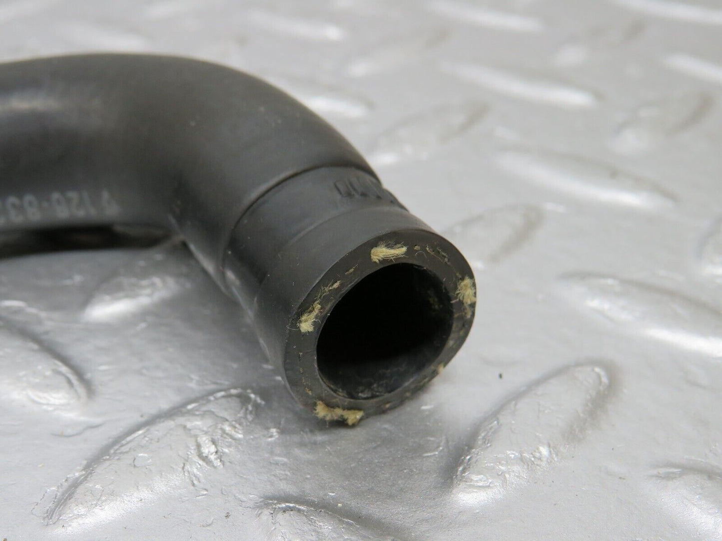 34405 Mercedes-Benz C126 380SEC Coupe Heater Hose Pipe 1268320294 1268320394
