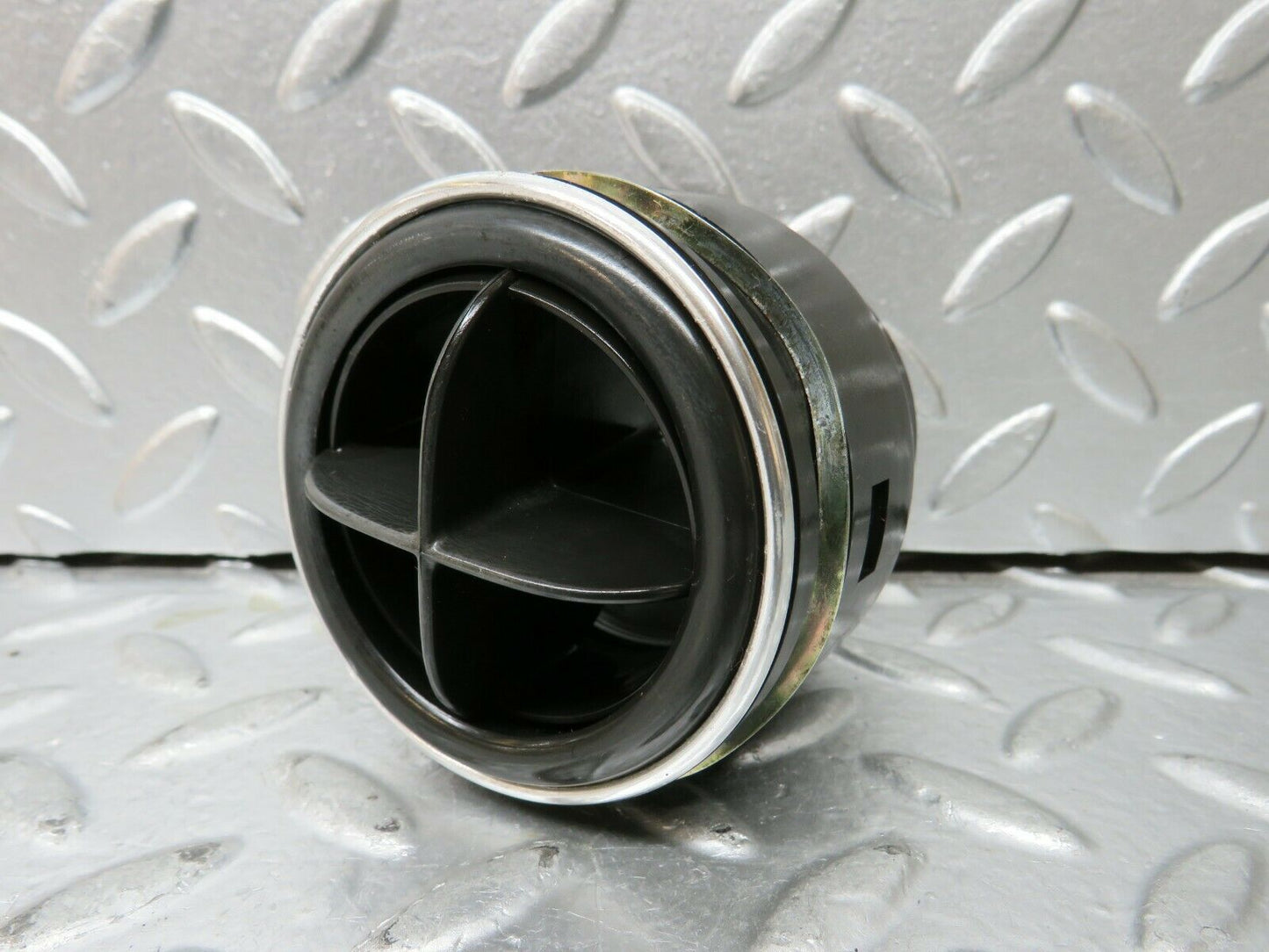 23771 Mercedes-Benz C107 450SLC Coupe Dashboard Air Vent
