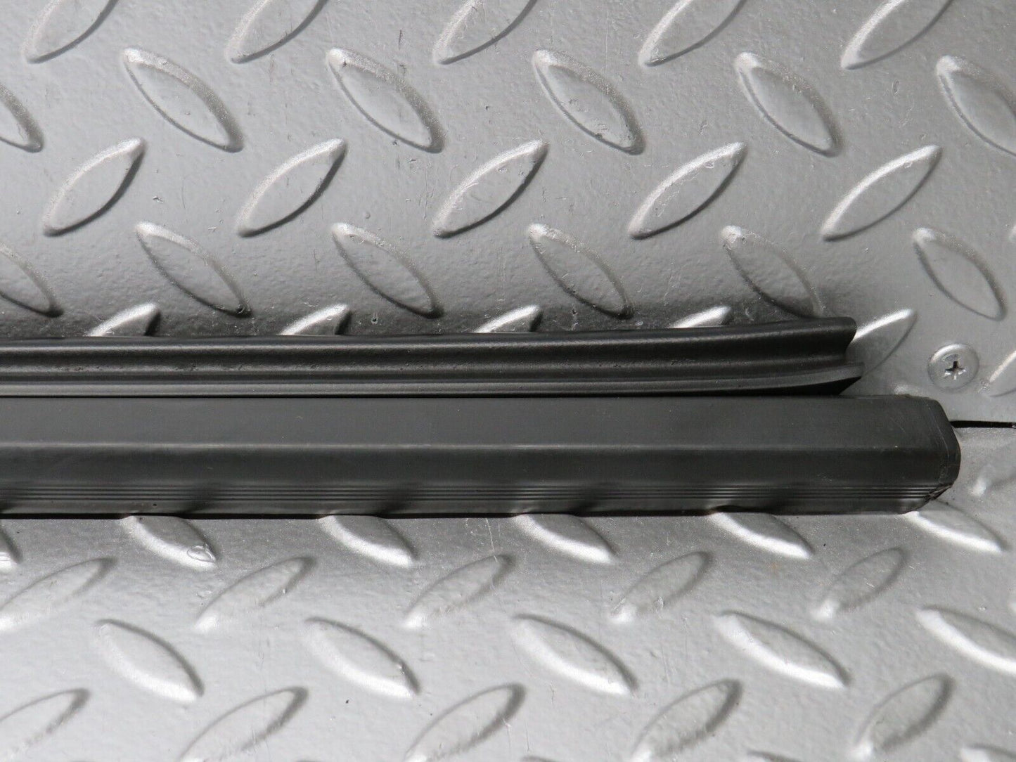 32590 Mercedes-Benz S124 300TE Wagon Door Lower Sealing Rubber Trim Right
