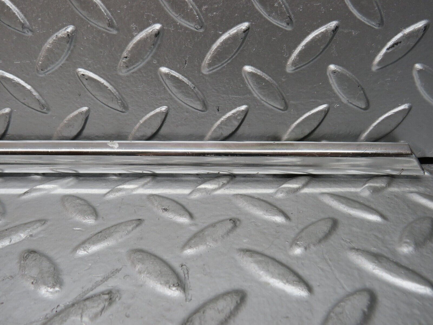 28184 Mercedes-Benz W123 280E Front Right Door Chrome Moulding Trim