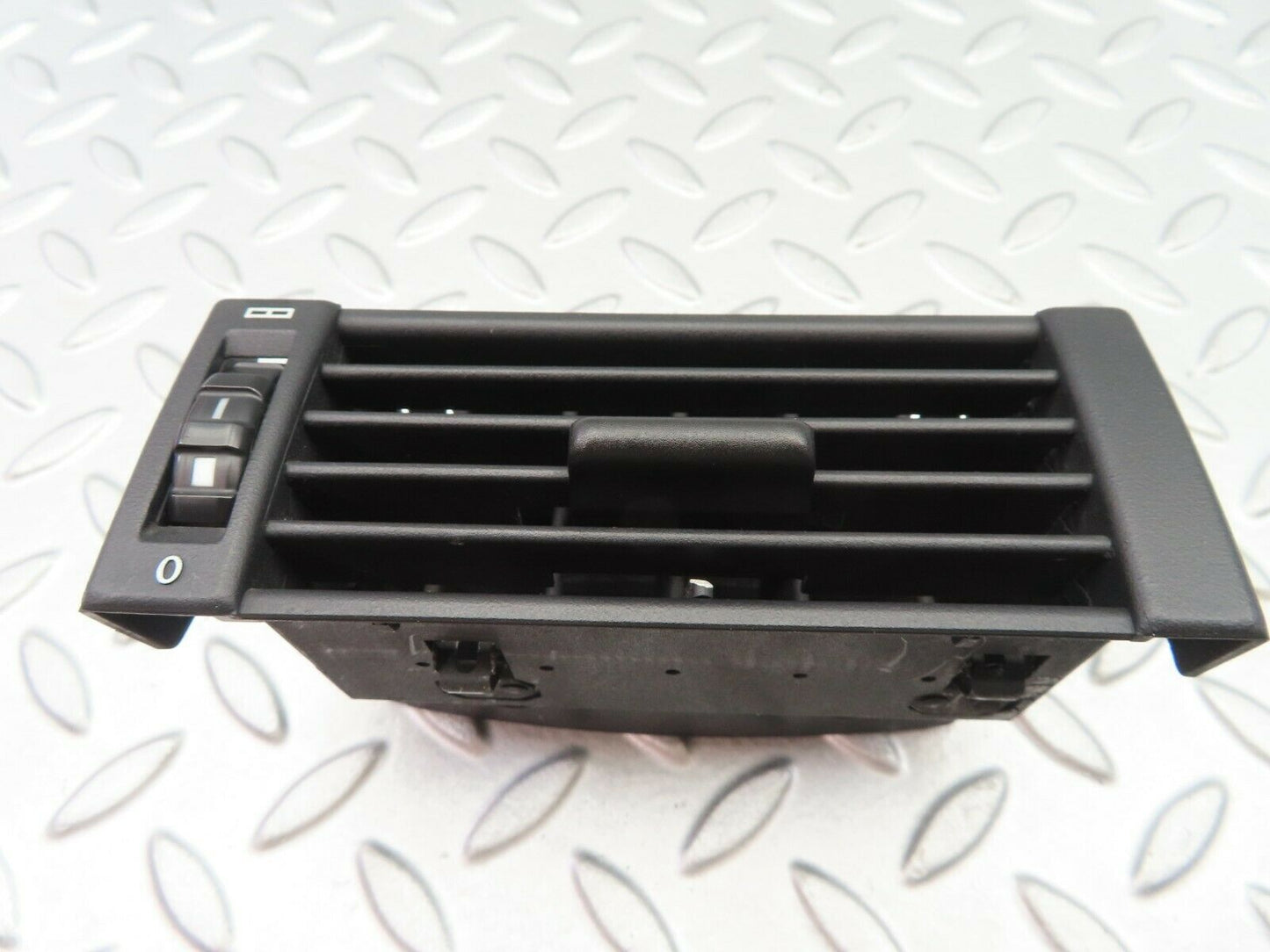 7125 Mercedes-Benz S124 E220 Wagon Dashboard Air Vent Right