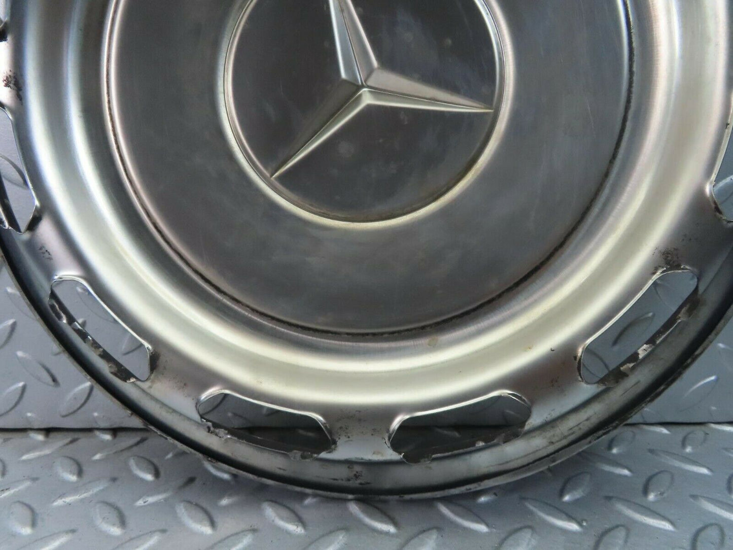 8408 Mercedes-Benz Vintage Wheel Trim Hub Cap 14