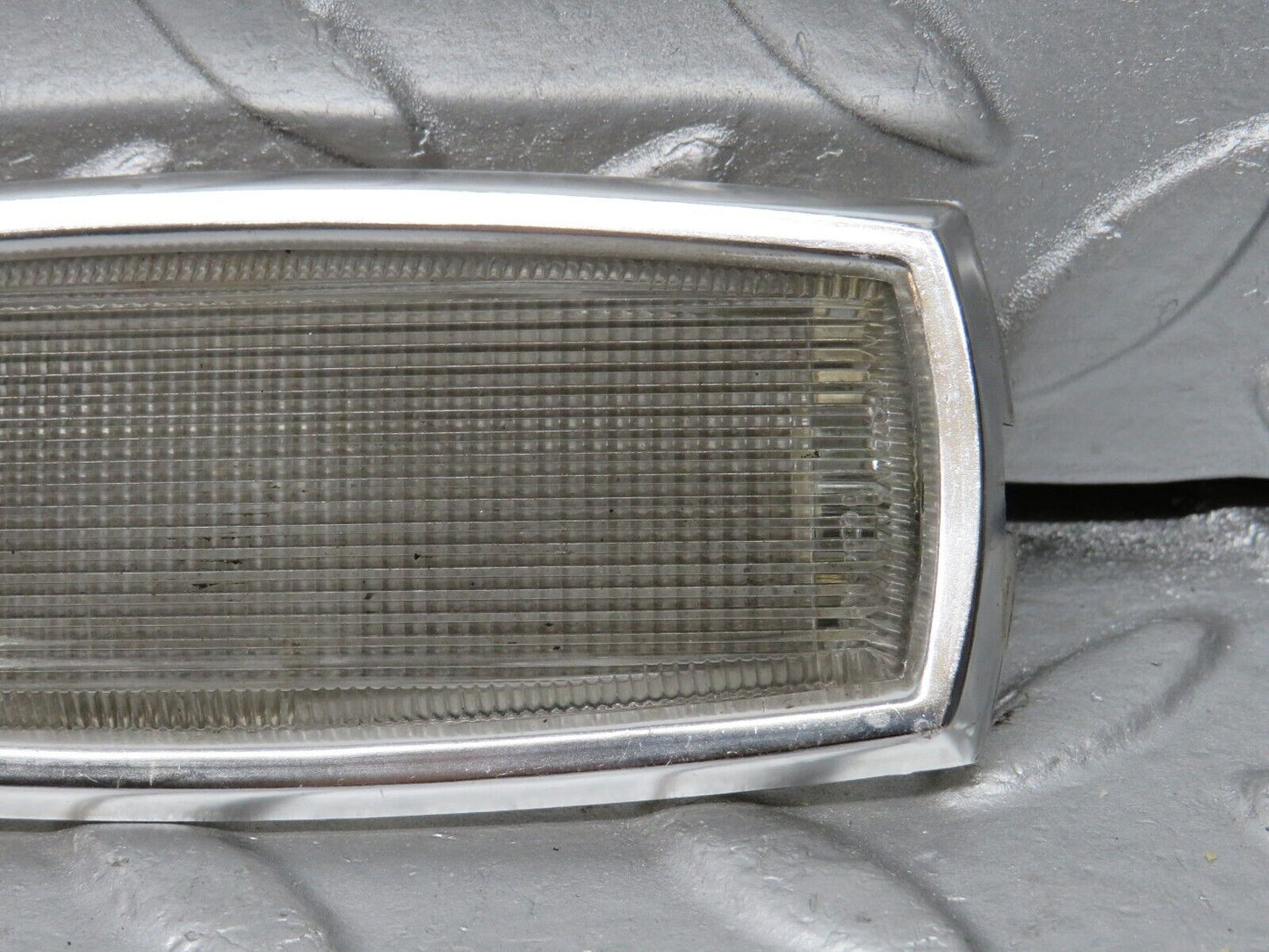 40473 Mercedes-Benz W110 230 Interior Dome Light