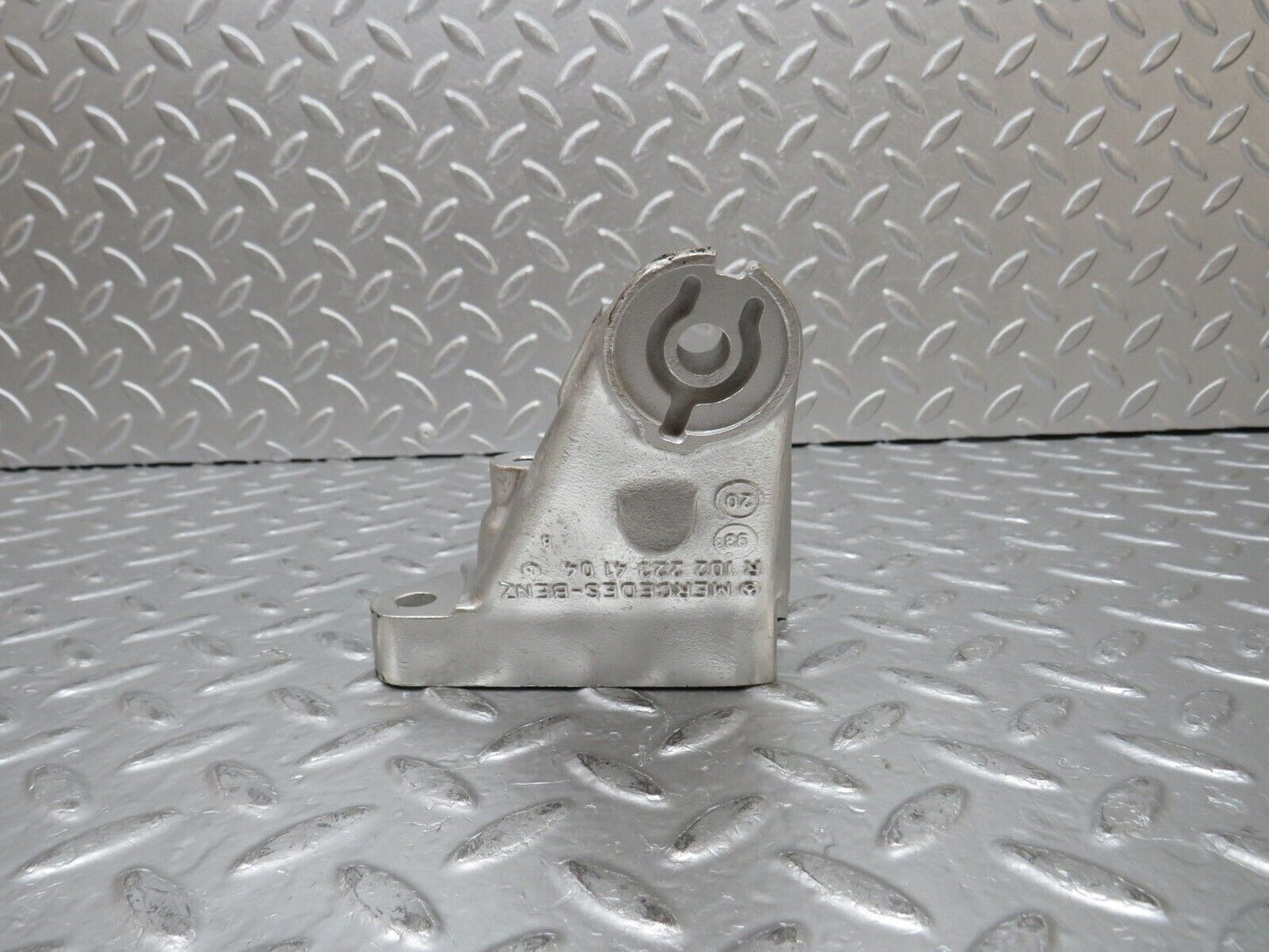 31769 Mercedes-Benz W201 190LE 1.8L Engine Mount Bracket Left Side 1022234104