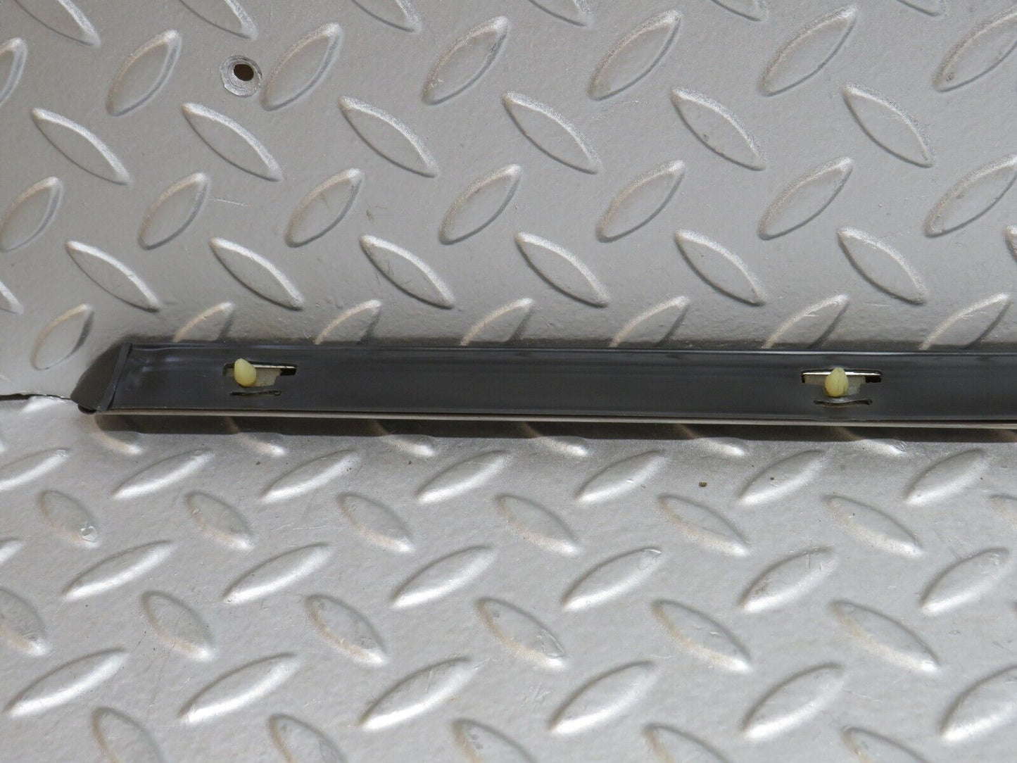 37308 Mercedes-Benz W109 300SEL Front Right Fender Centre Moulding Trim