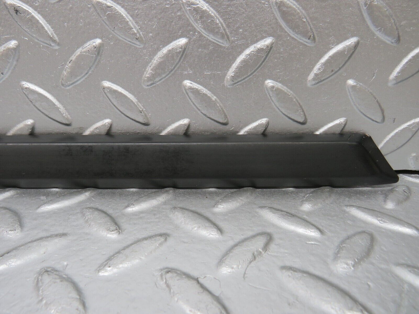 30785 Mercedes-Benz W201 190E 2.0L Rear Left Fender Wing Centre Moulding Trim