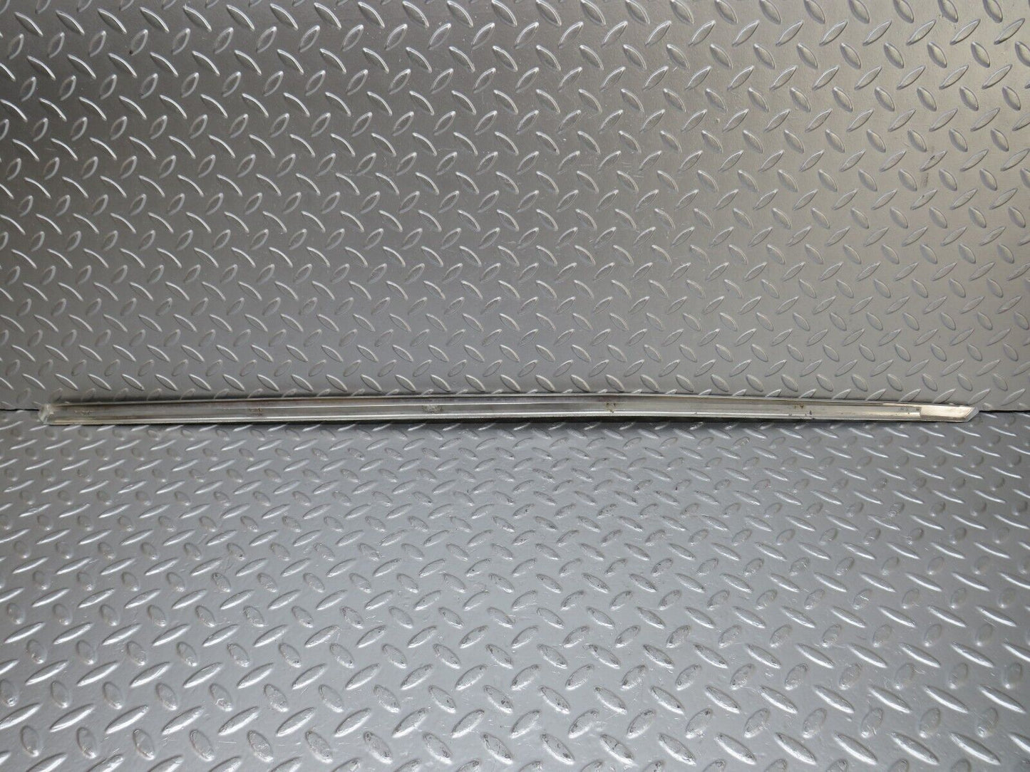 34407 Mercedes-Benz C126 380SEC Coupe Door Window Chrome Trim Right Side