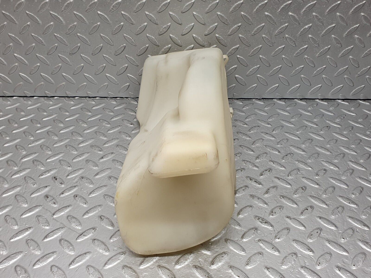 40993 Mercedes-Benz W126 300SE Windscreen Washer Fluid Reservoir 1268690620 1265401017 1248690072