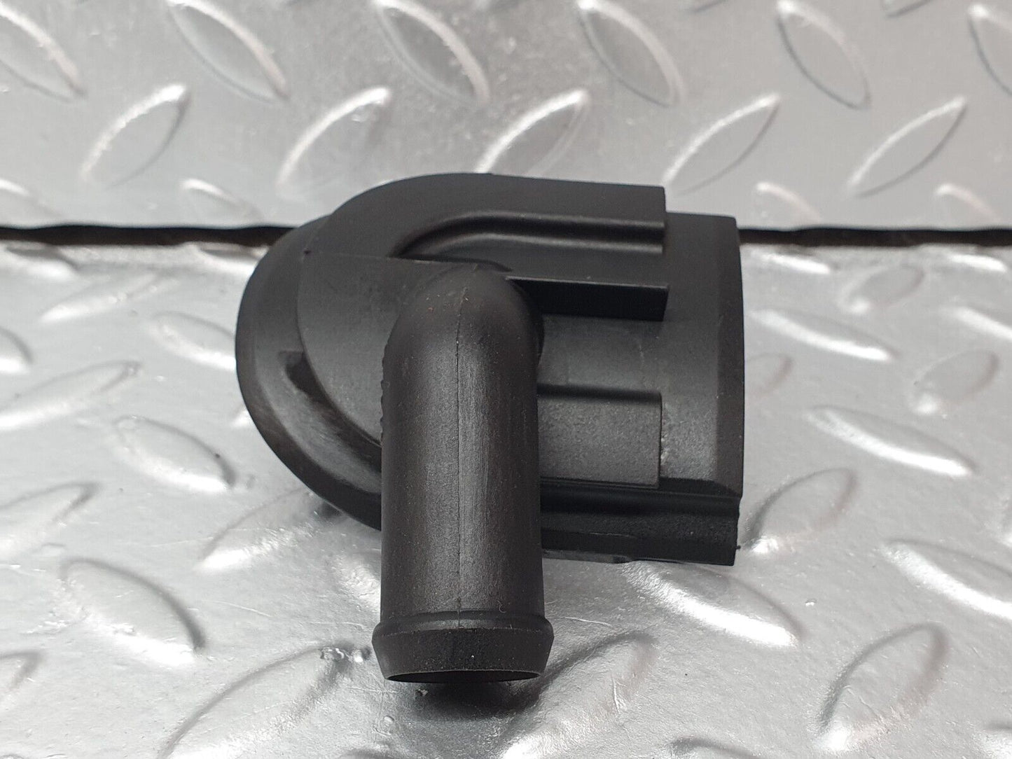 42129 Mercedes-Benz W202 C200 Heater Hose Pipe Connector 2028321215