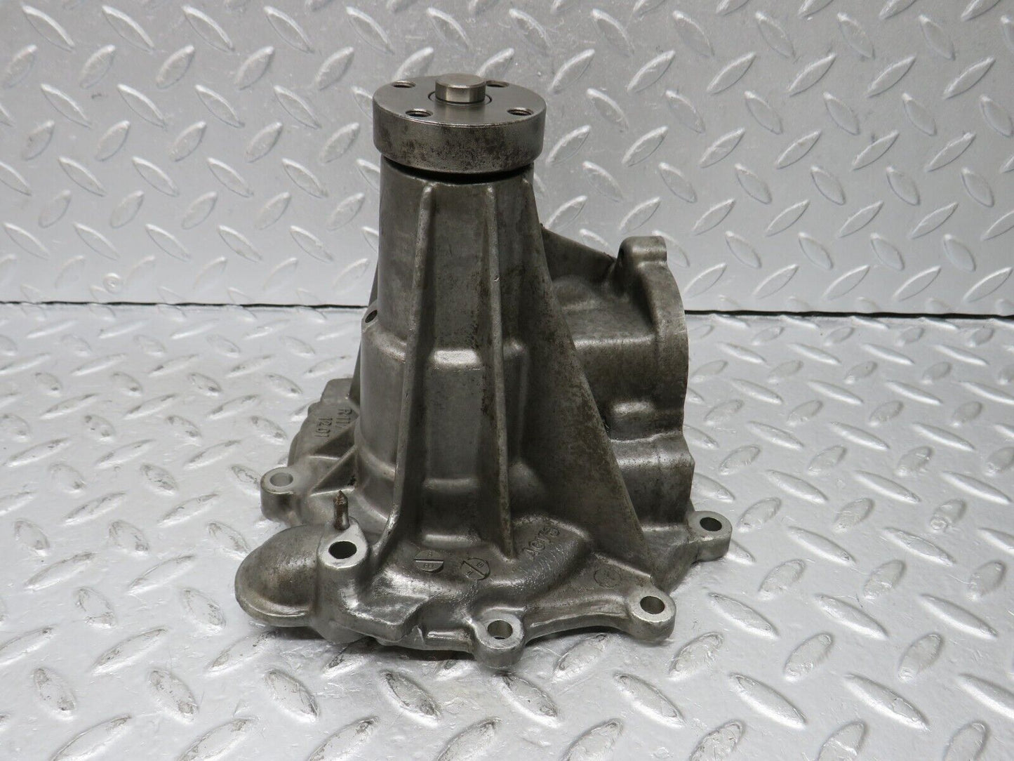 36264 Mercedes-Benz W126 420SE Water Pump 1172011201