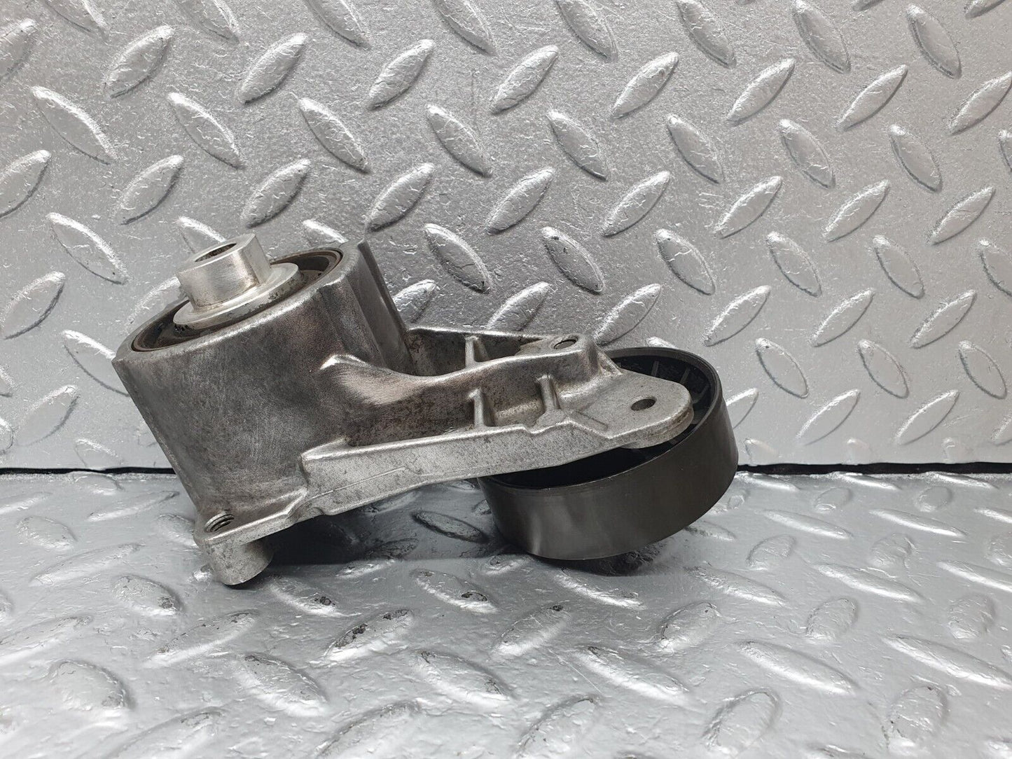 42722 Mercedes-Benz W201 190 Belt Tensioner Pulley 1022023640 6012000970