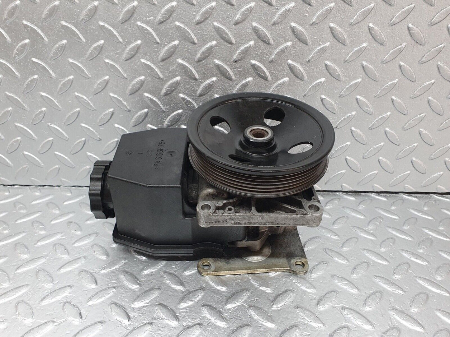 42004 Mercedes-Benz W202 C200 Power Steering Pump PA6.6GF25