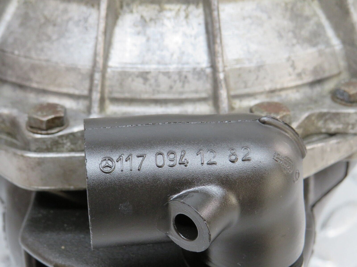 37118 Mercedes-Benz C126 420SEC Coupe Air Flow Mass Meter Sensor 0438121037