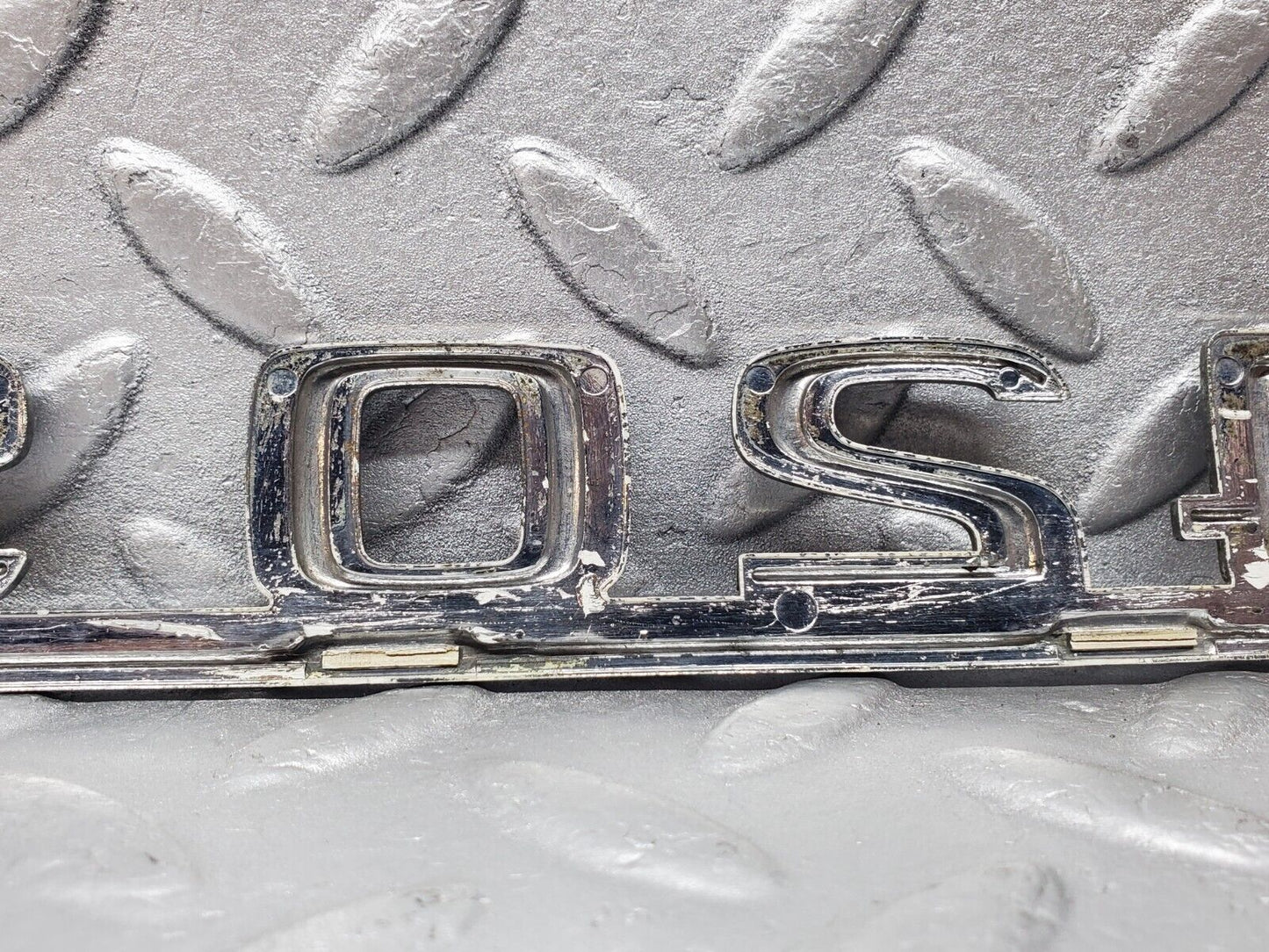 45885 Mercedes-Benz W126 420SE Trunk Badge Emblem