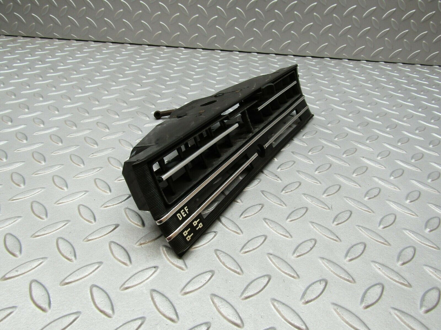 3278 Mercedes-Benz W115 220D Dashboard Centre Air Vent 1158300003