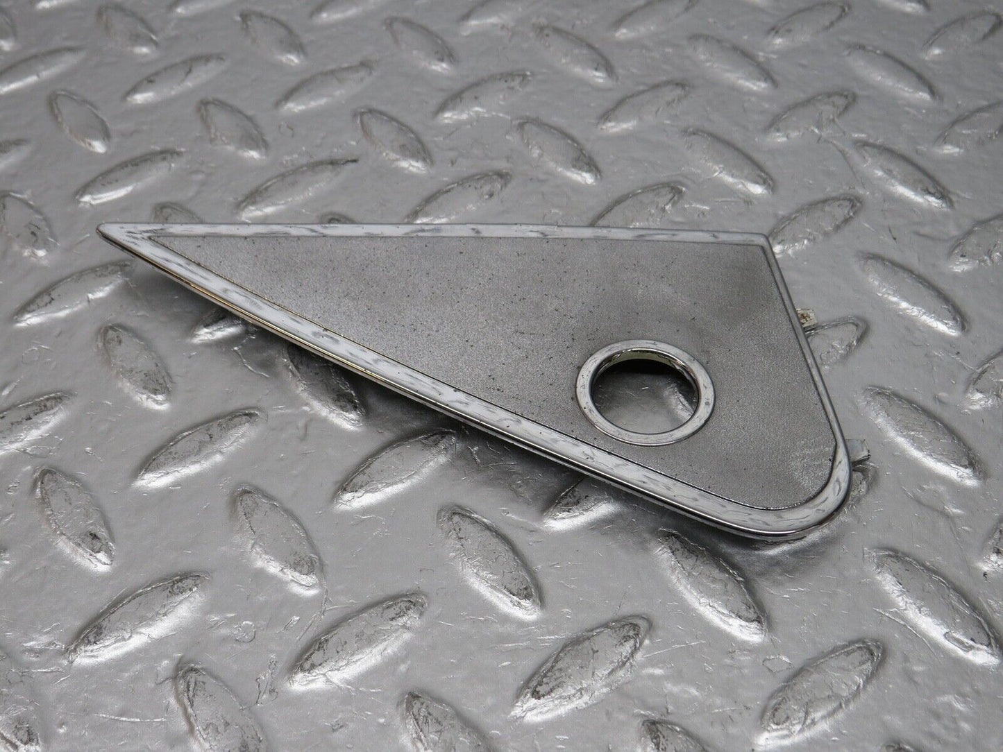 31002 Mercedes-Benz W123 230E Mirror Triangle Cover Right 1237250811
