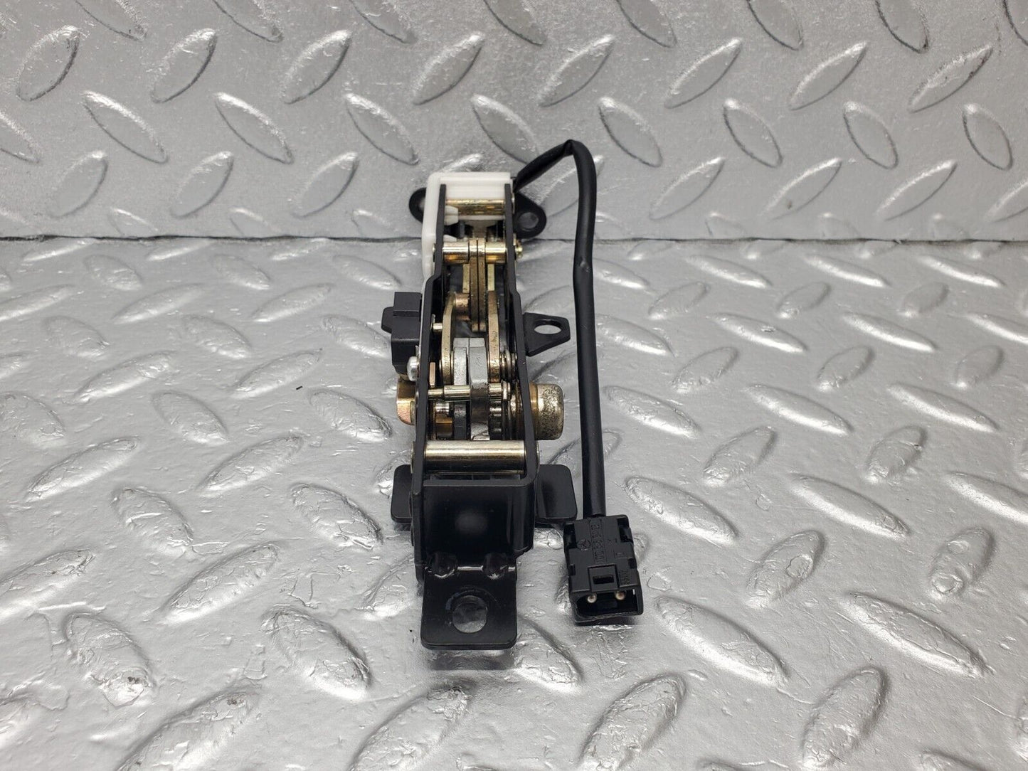 46943 Mercedes-Benz R129 320SL Coupe Soft Top Lock Latch Right 1298000874 1298211051